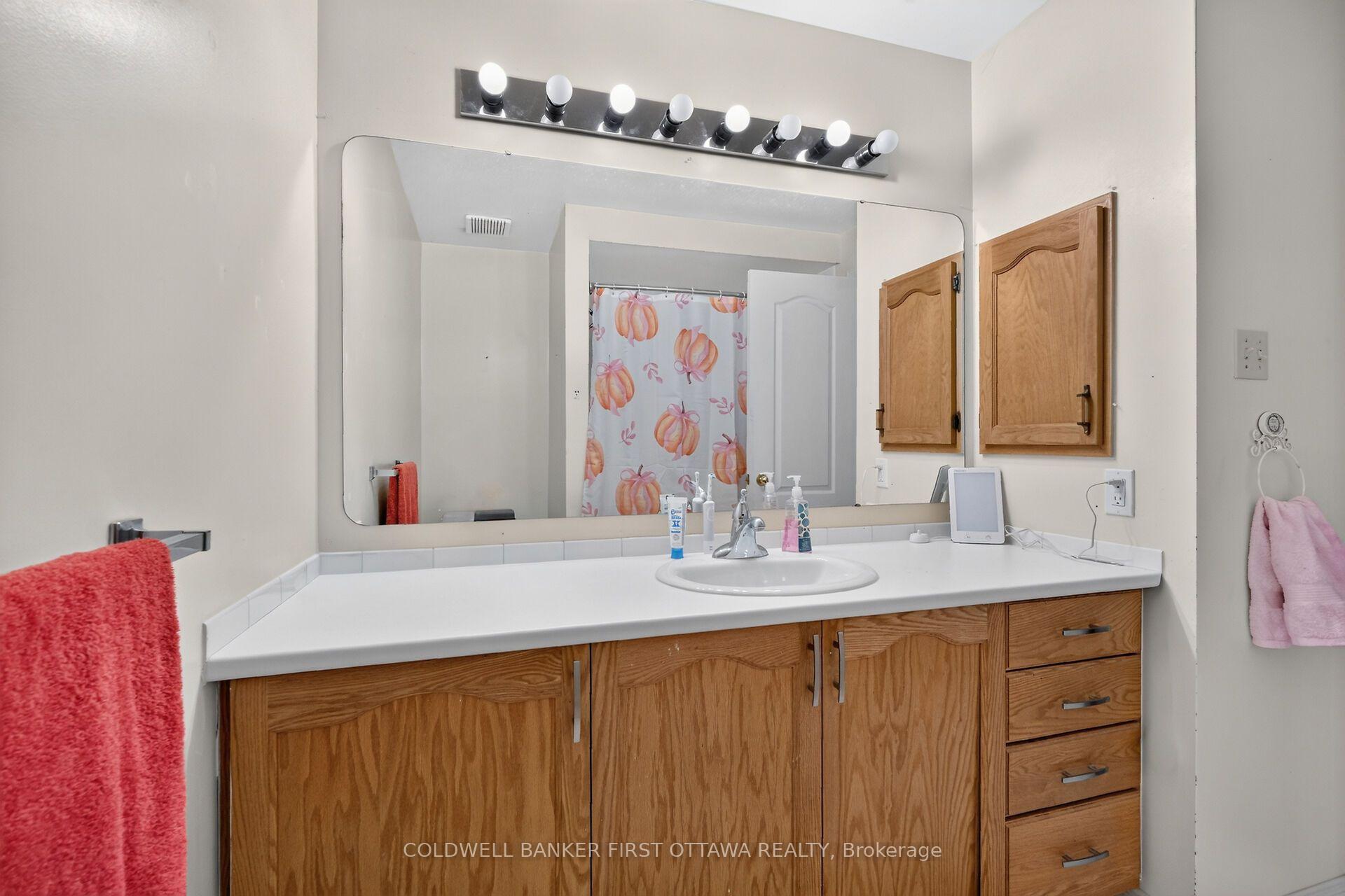 Photo 33 of Unit 17, 6154 Oak Meadows Drive, Ottawa, Chapel Hill — HOMEH