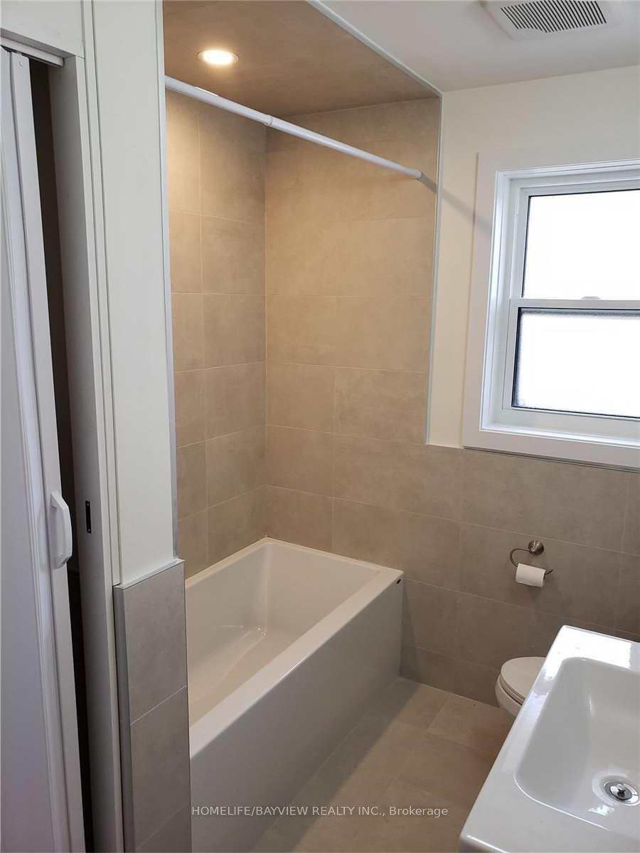 Photo 10 of 2401 Major Mackenzie Drive, Vaughan, Maple — HOMEH