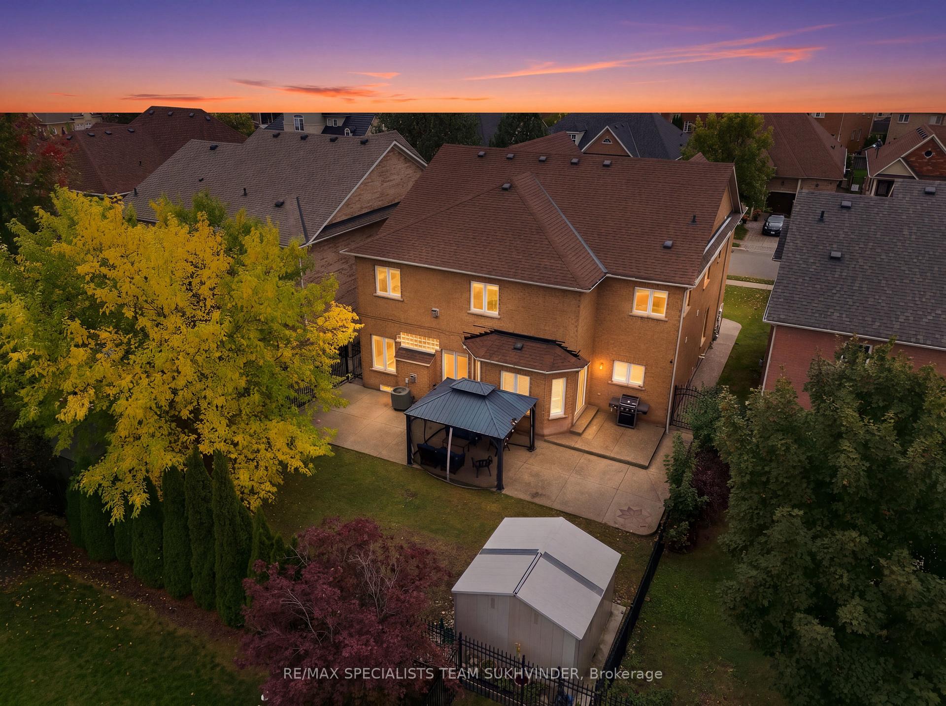Photo 3 of 15 Saint Hubert Drive, Brampton, Vales of Castlemore North — HOMEH