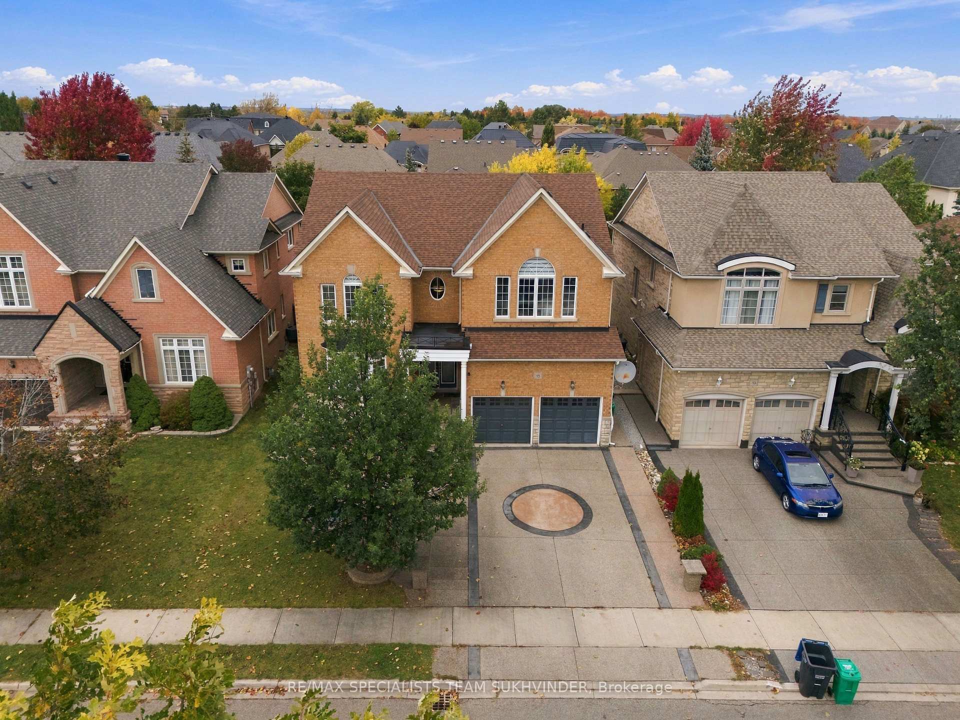 Photo 5 of 15 Saint Hubert Drive, Brampton, Vales of Castlemore North — HOMEH
