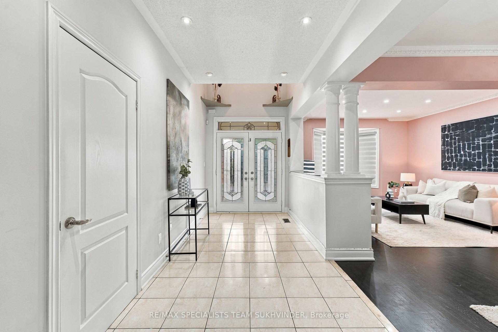 Photo 6 of 15 Saint Hubert Drive, Brampton, Vales of Castlemore North — HOMEH