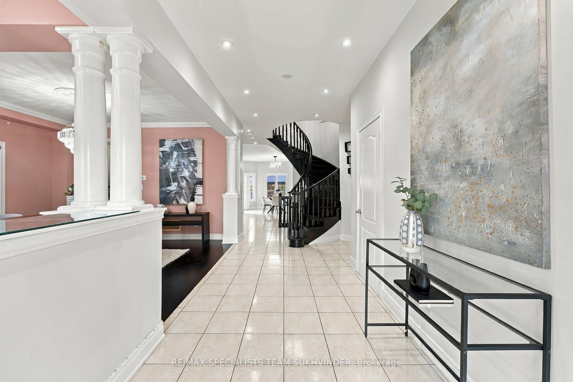 Photo 7 of 15 Saint Hubert Drive, Brampton, Vales of Castlemore North — HOMEH