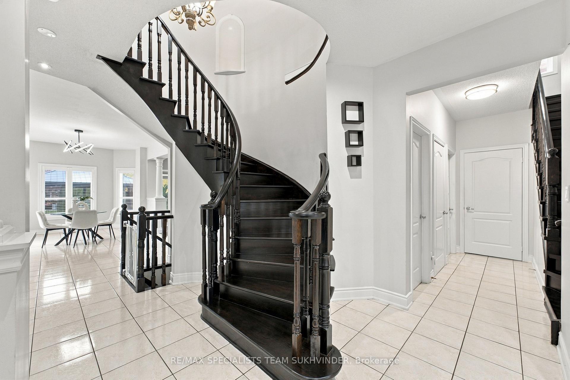 Photo 21 of 15 Saint Hubert Drive, Brampton, Vales of Castlemore North — HOMEH