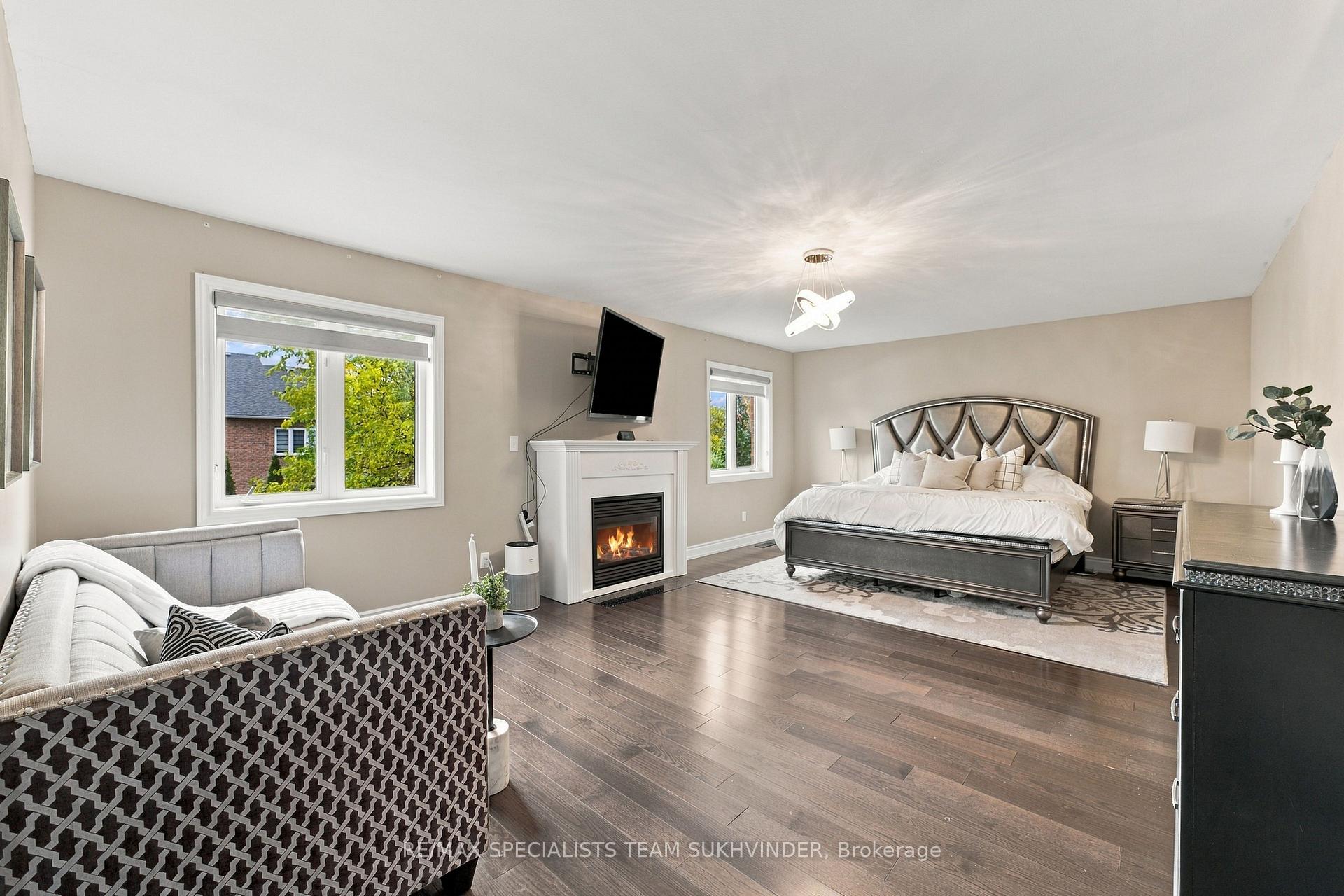 Photo 23 of 15 Saint Hubert Drive, Brampton, Vales of Castlemore North — HOMEH