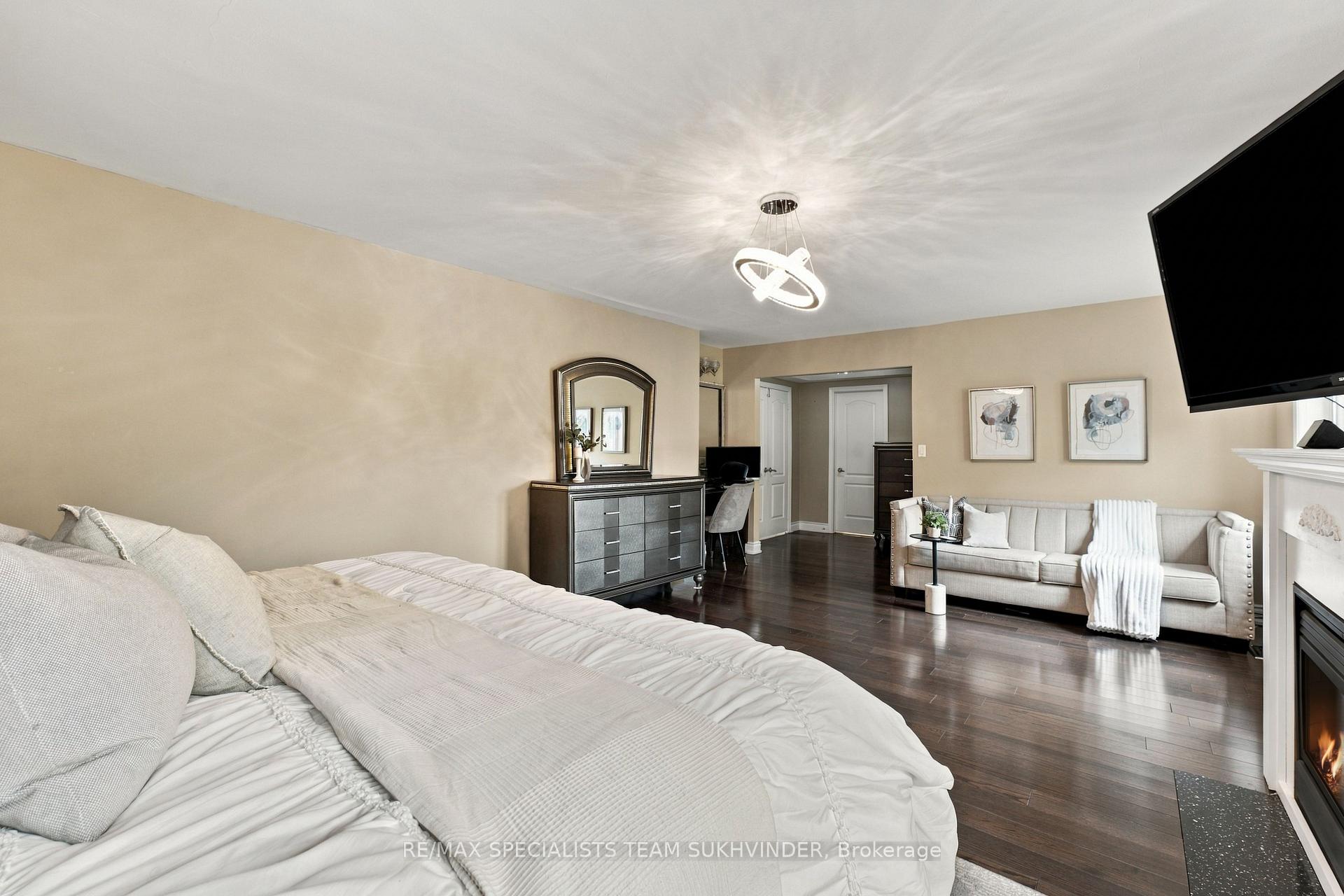 Photo 24 of 15 Saint Hubert Drive, Brampton, Vales of Castlemore North — HOMEH