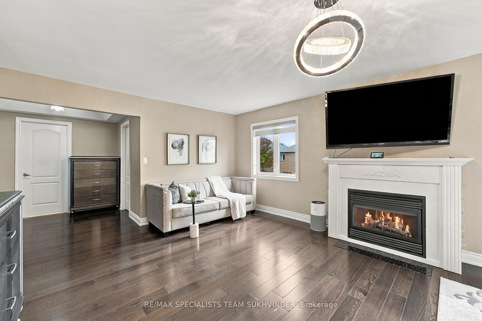 Photo 25 of 15 Saint Hubert Drive, Brampton, Vales of Castlemore North — HOMEH