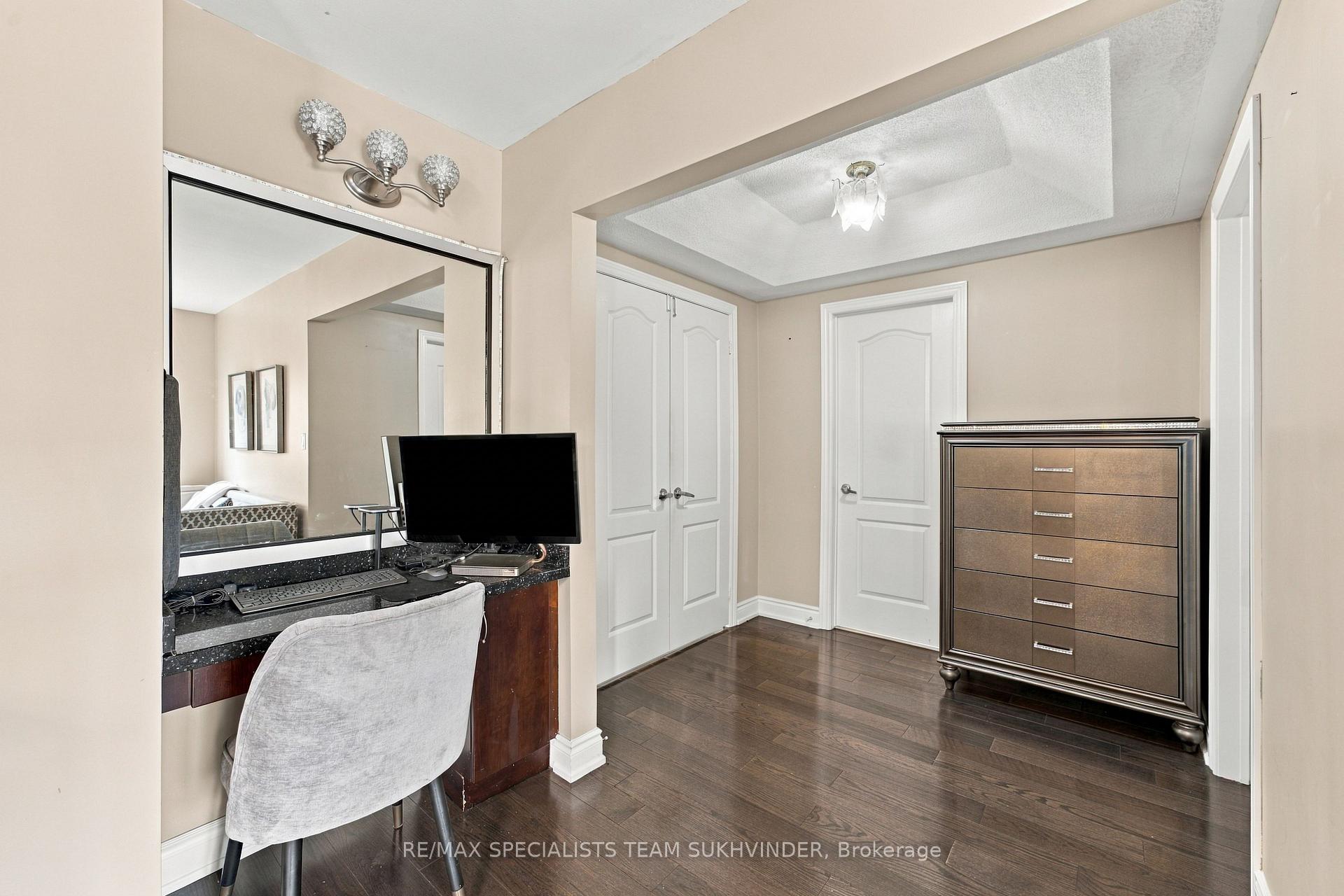 Photo 26 of 15 Saint Hubert Drive, Brampton, Vales of Castlemore North — HOMEH