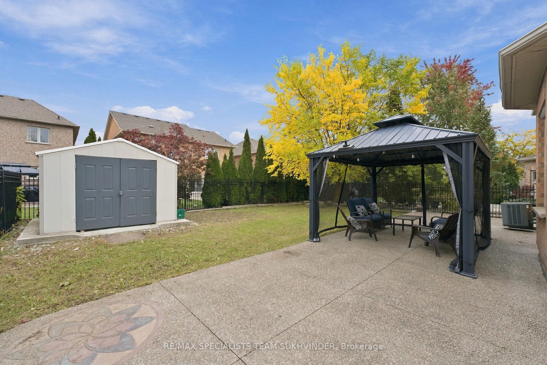 Photo 39 of 15 Saint Hubert Drive, Brampton, Vales of Castlemore North — HOMEH