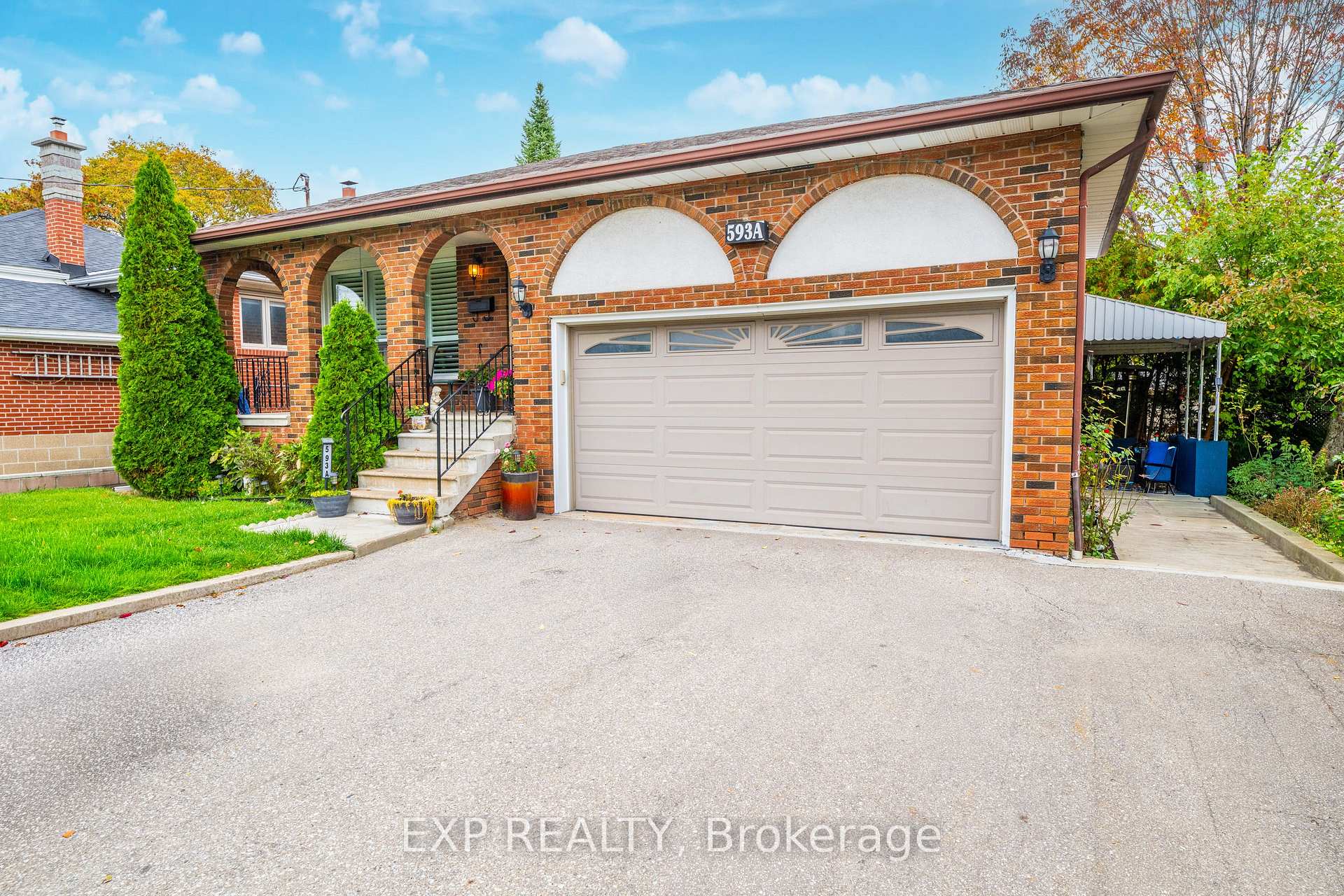 Photo 2 of 593A Scarlett Road N, Etobicoke, Humber Heights — HOMEH