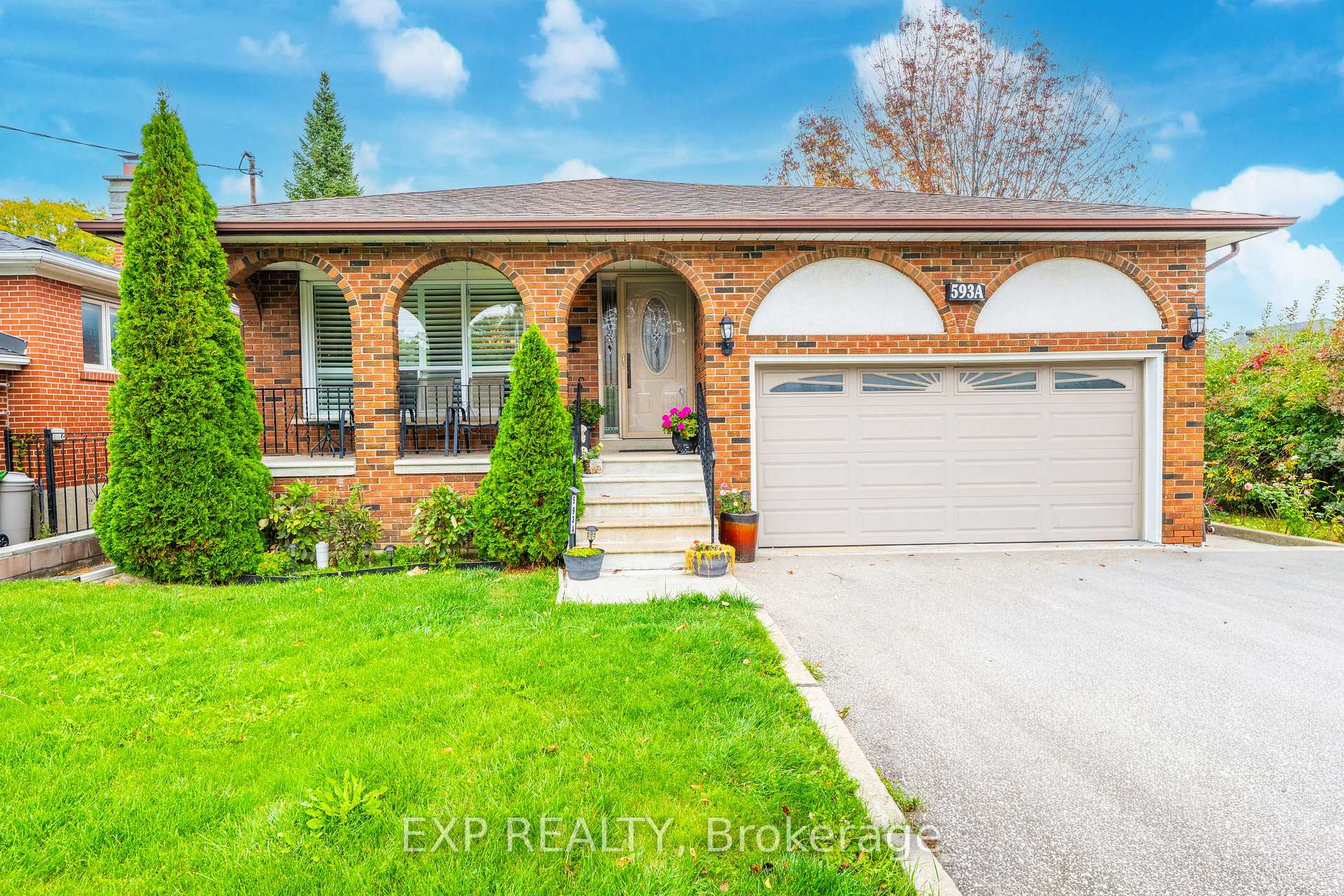 Photo 3 of 593A Scarlett Road N, Etobicoke, Humber Heights — HOMEH
