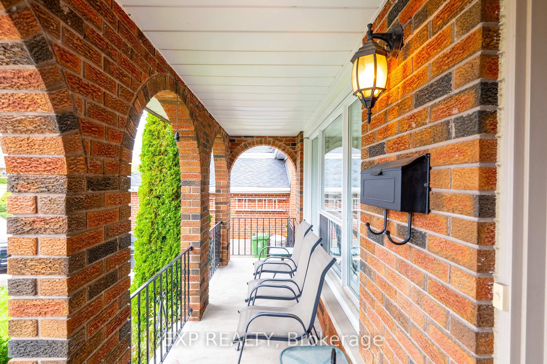 Photo 5 of 593A Scarlett Road N, Etobicoke, Humber Heights — HOMEH