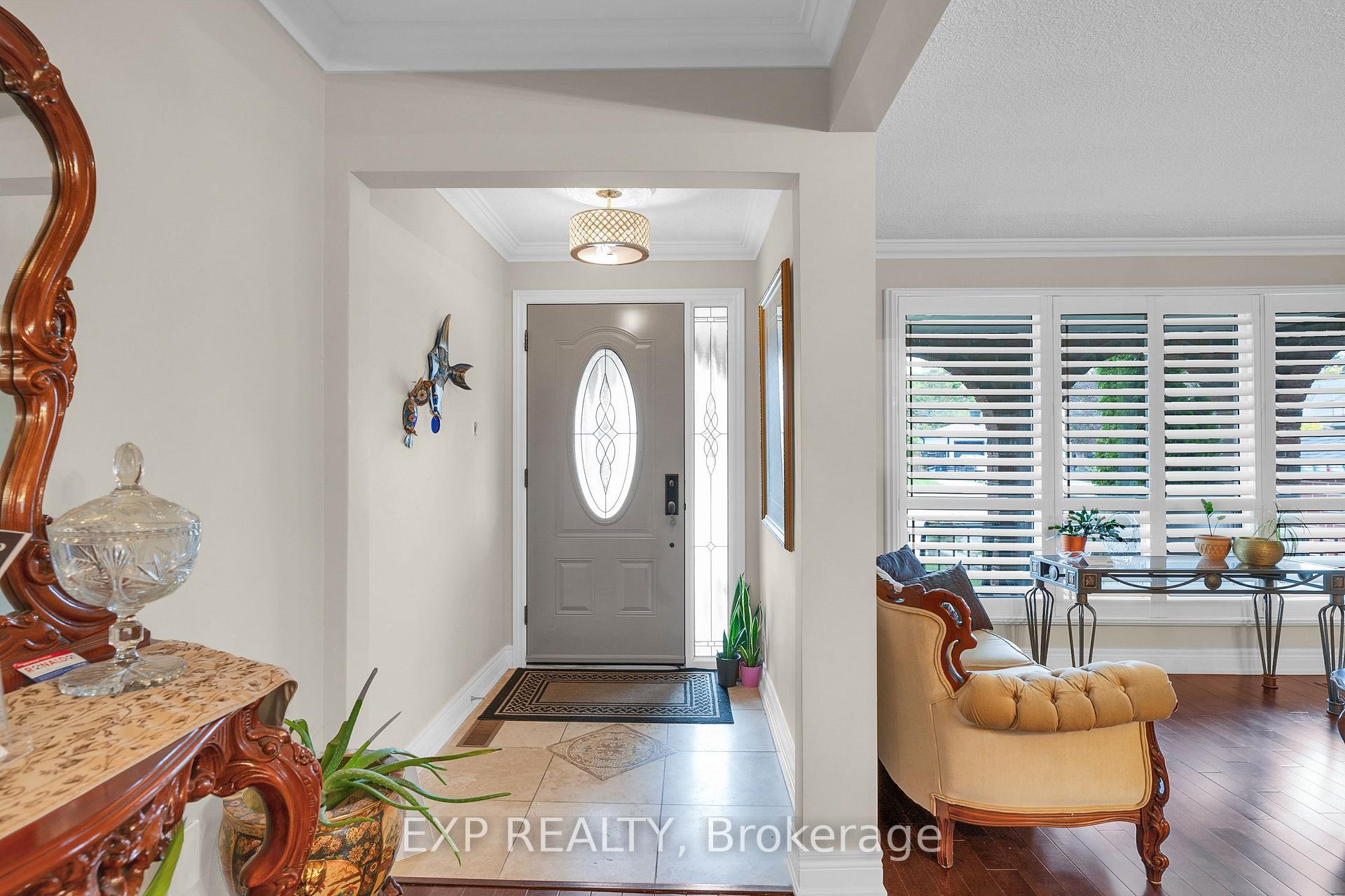 Photo 6 of 593A Scarlett Road N, Etobicoke, Humber Heights — HOMEH