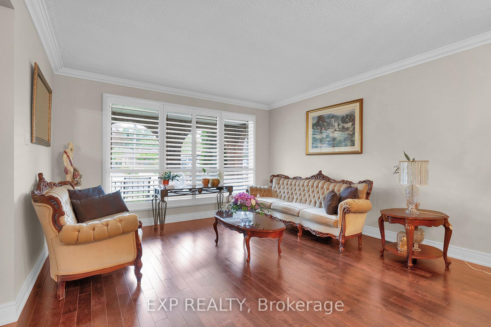 Photo 9 of 593A Scarlett Road N, Etobicoke, Humber Heights — HOMEH