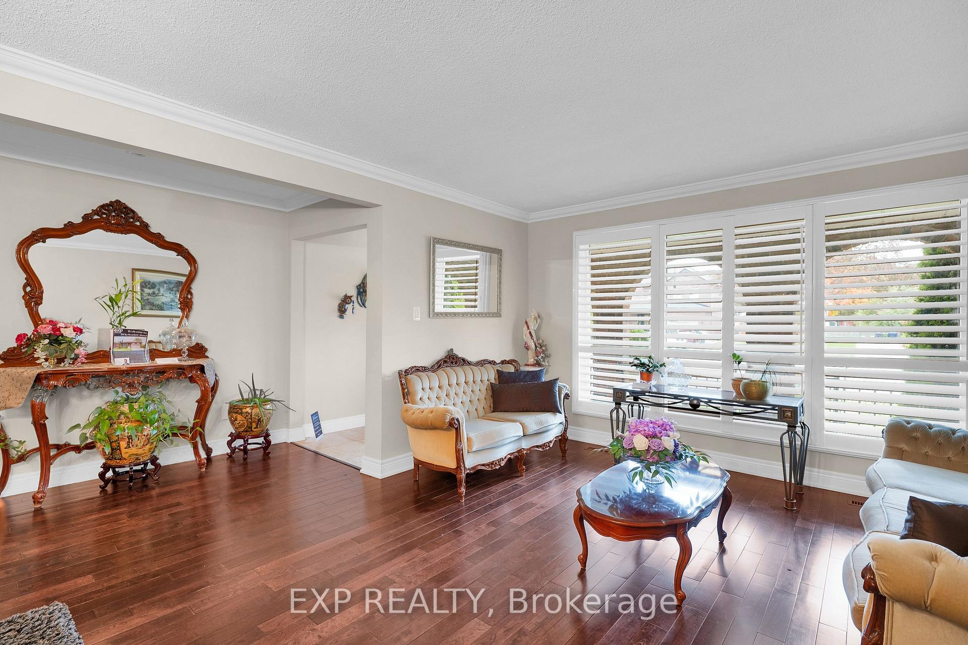Photo 10 of 593A Scarlett Road N, Etobicoke, Humber Heights — HOMEH