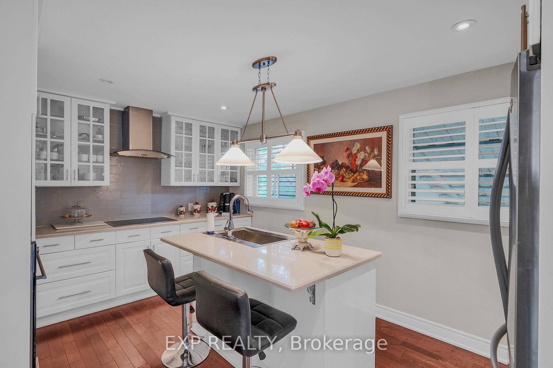 Photo 13 of 593A Scarlett Road N, Etobicoke, Humber Heights — HOMEH