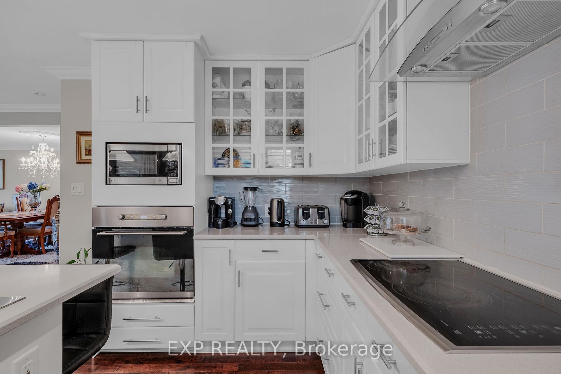 Photo 14 of 593A Scarlett Road N, Etobicoke, Humber Heights — HOMEH