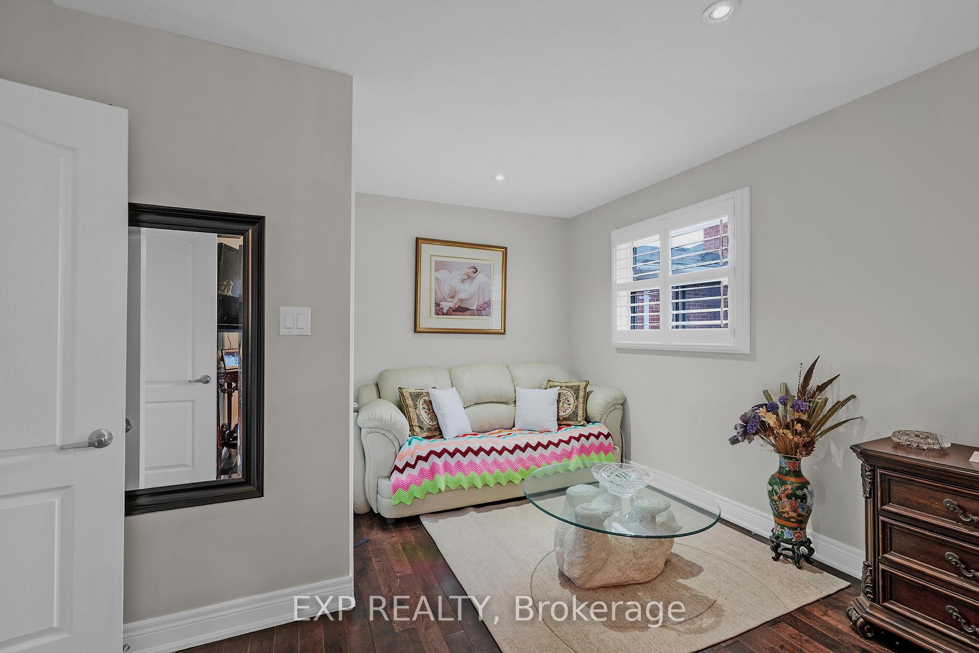 Photo 18 of 593A Scarlett Road N, Etobicoke, Humber Heights — HOMEH