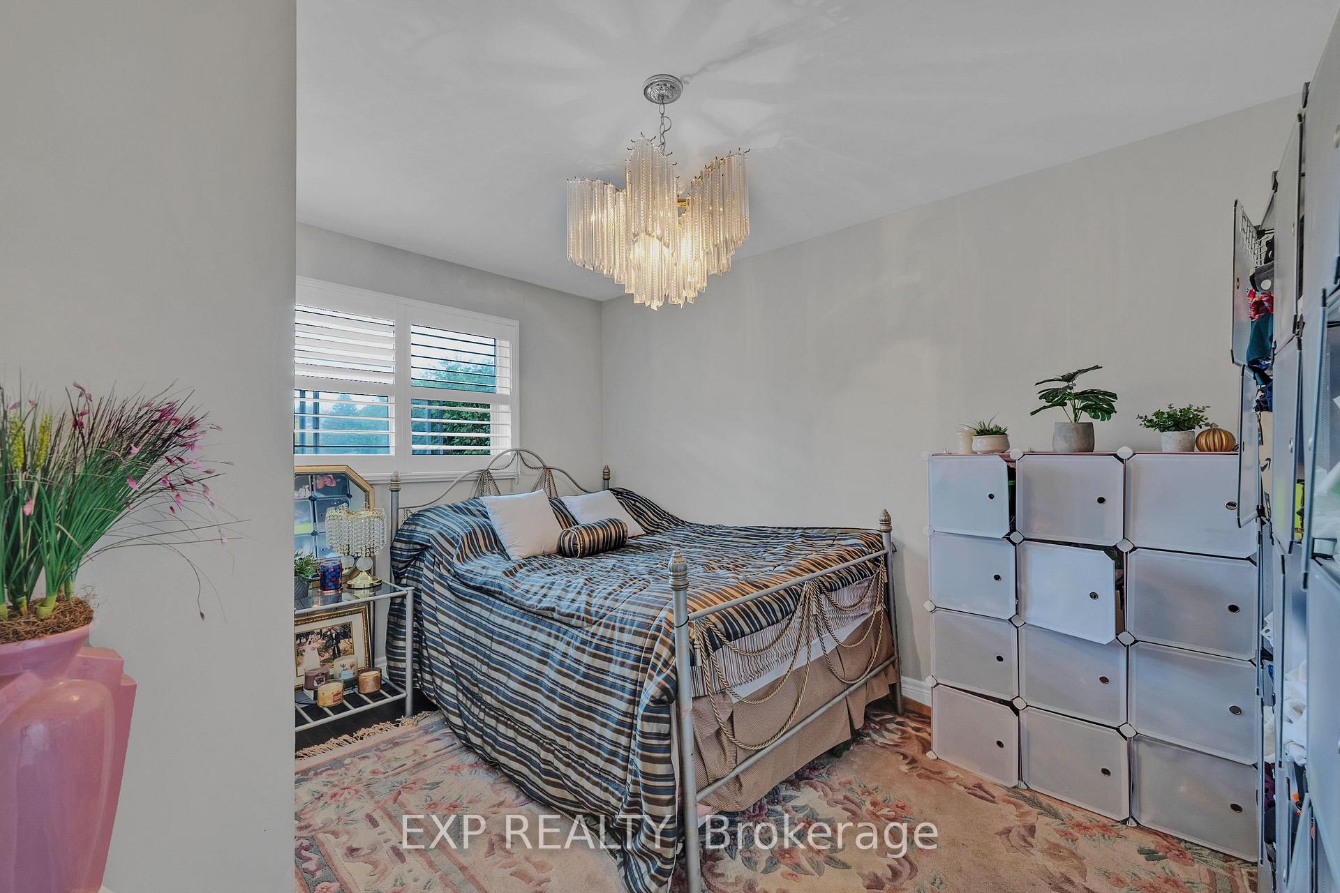 Photo 19 of 593A Scarlett Road N, Etobicoke, Humber Heights — HOMEH