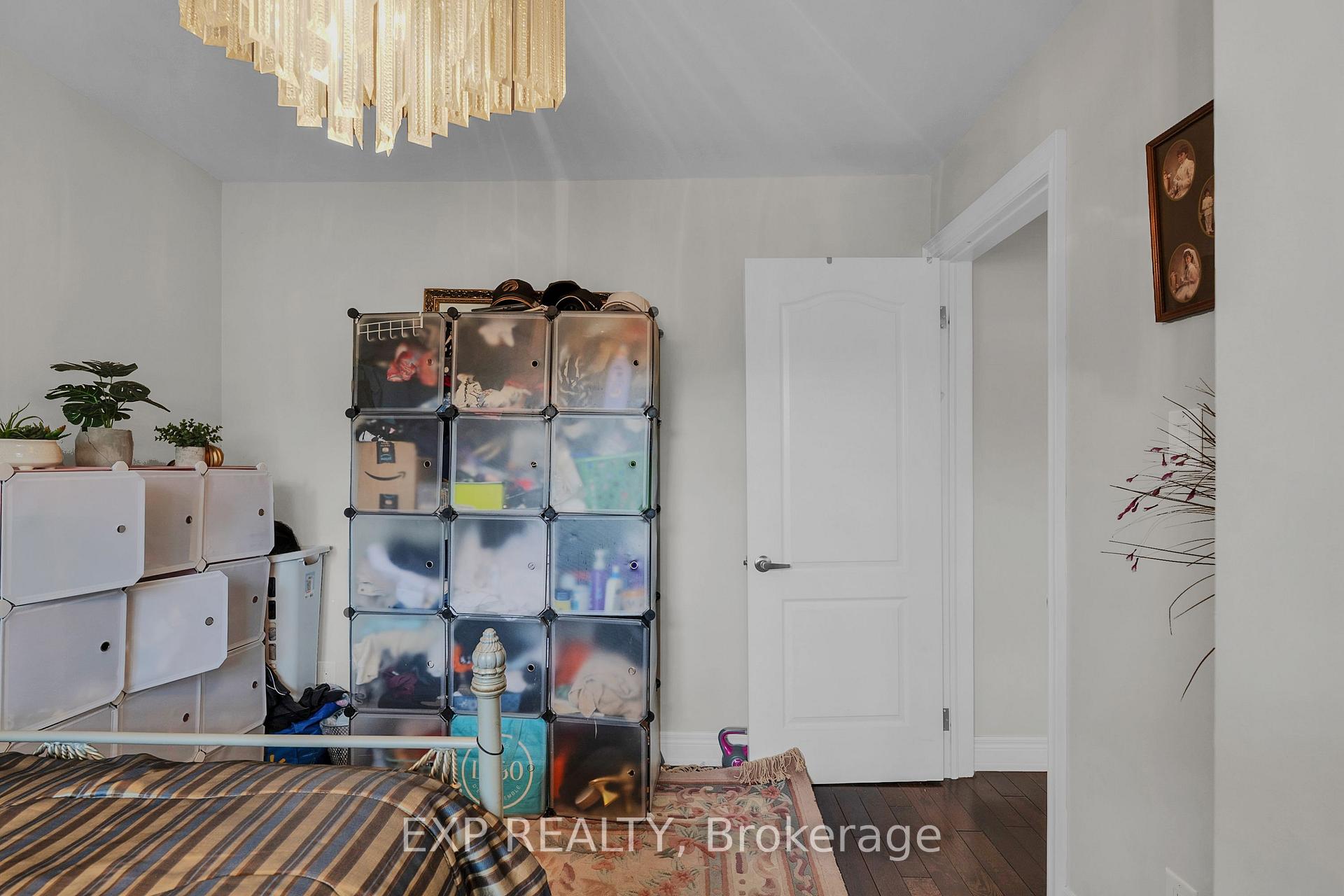 Photo 21 of 593A Scarlett Road N, Etobicoke, Humber Heights — HOMEH
