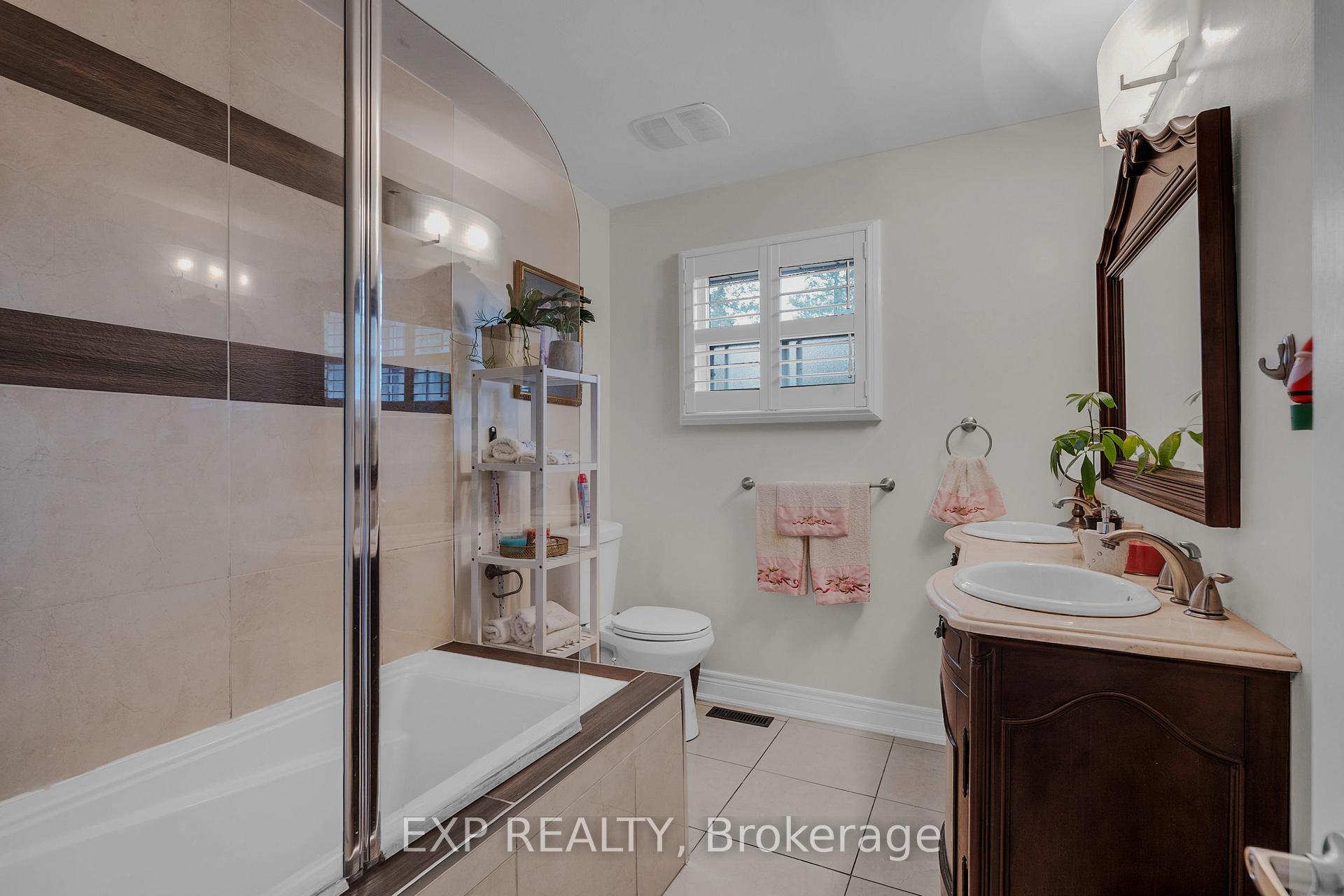 Photo 22 of 593A Scarlett Road N, Etobicoke, Humber Heights — HOMEH