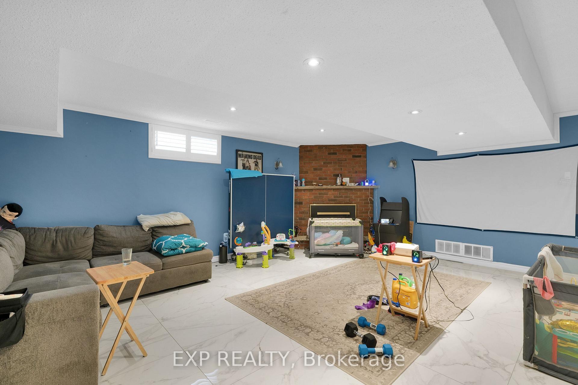 Photo 27 of 593A Scarlett Road N, Etobicoke, Humber Heights — HOMEH