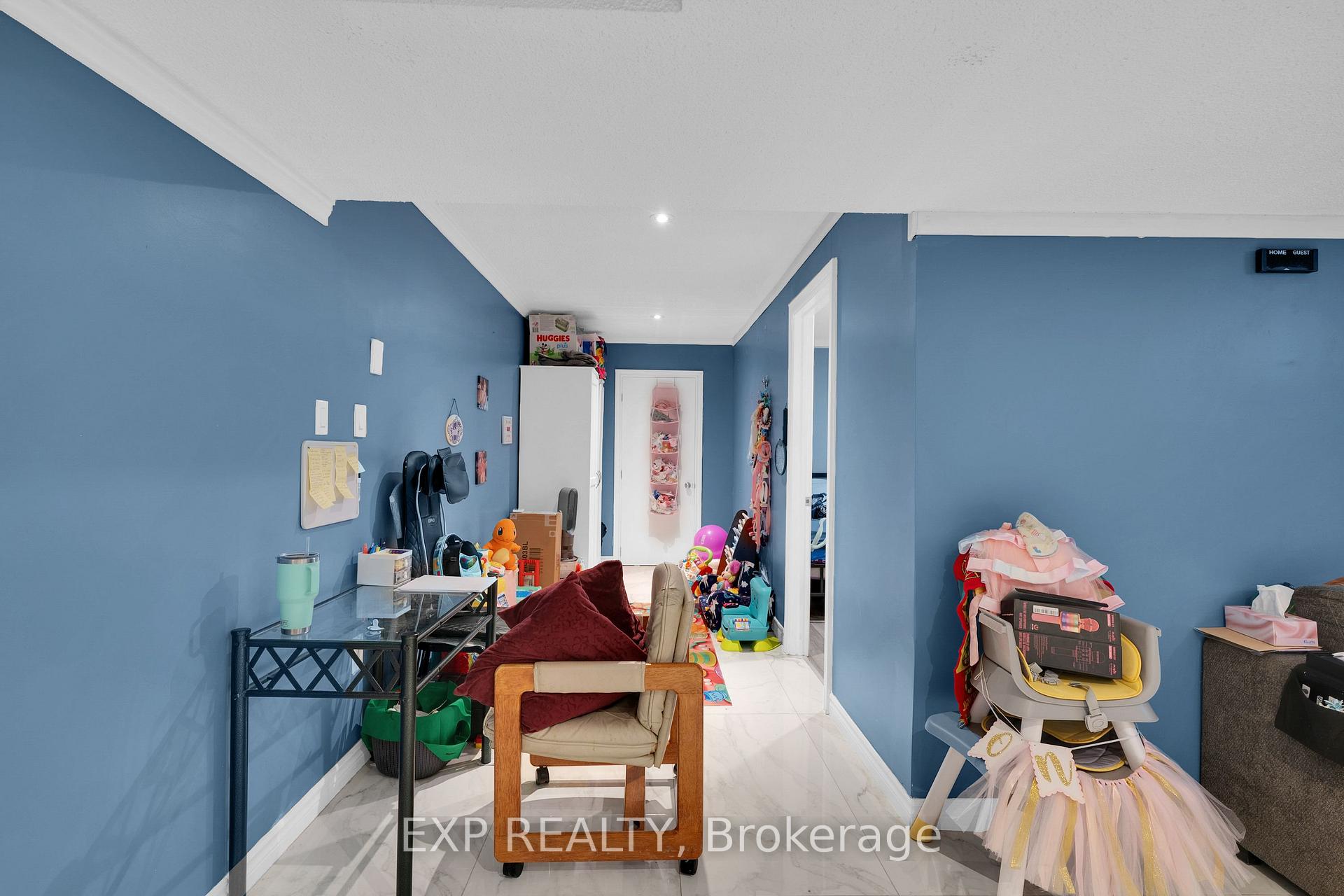Photo 28 of 593A Scarlett Road N, Etobicoke, Humber Heights — HOMEH