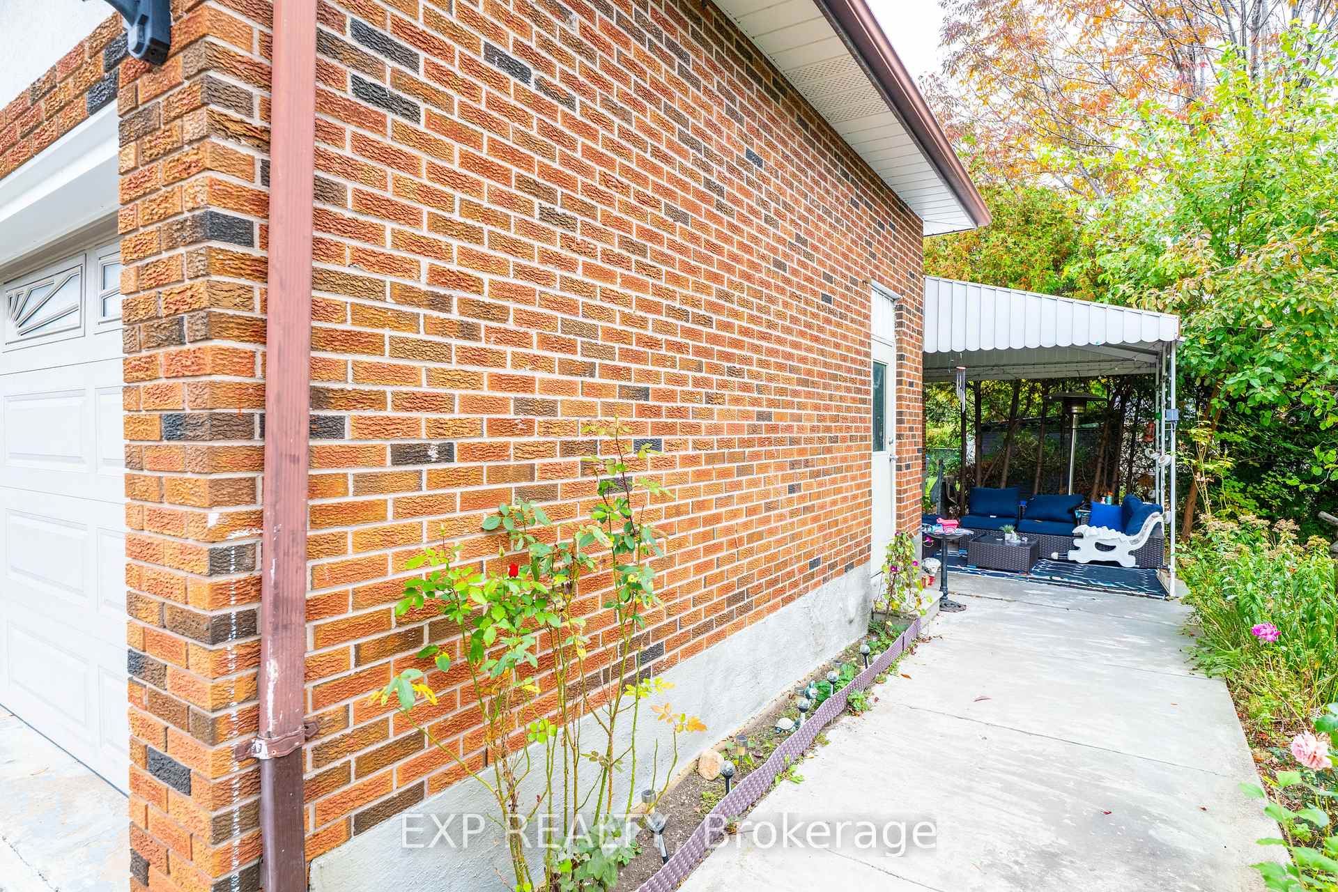 Photo 35 of 593A Scarlett Road N, Etobicoke, Humber Heights — HOMEH