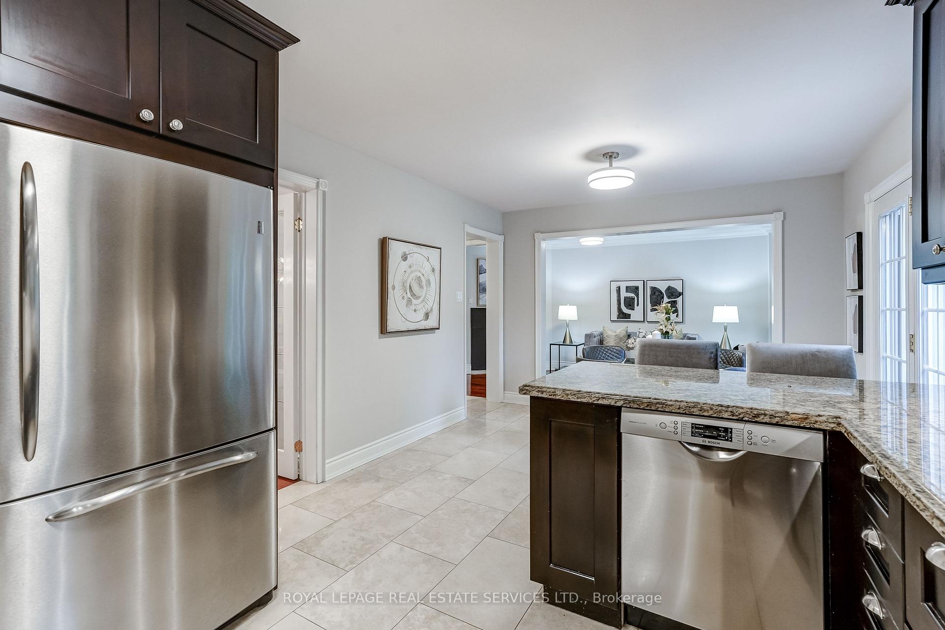 Photo 10 of 3119 Dover Crescent, Mississauga, Erin Mills — HOMEH