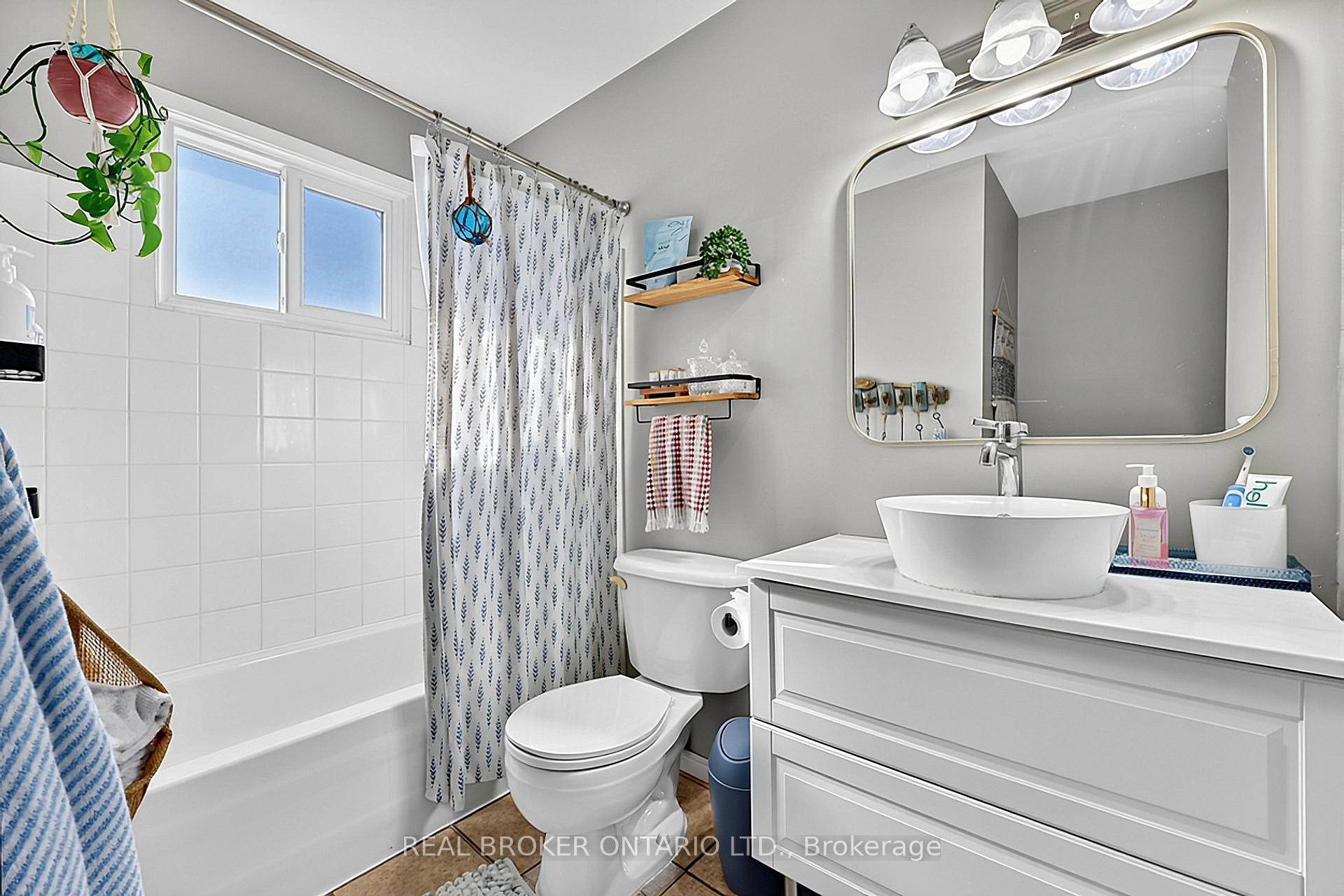 Photo 11 of 295 Crawford Street, Orillia — HOMEH