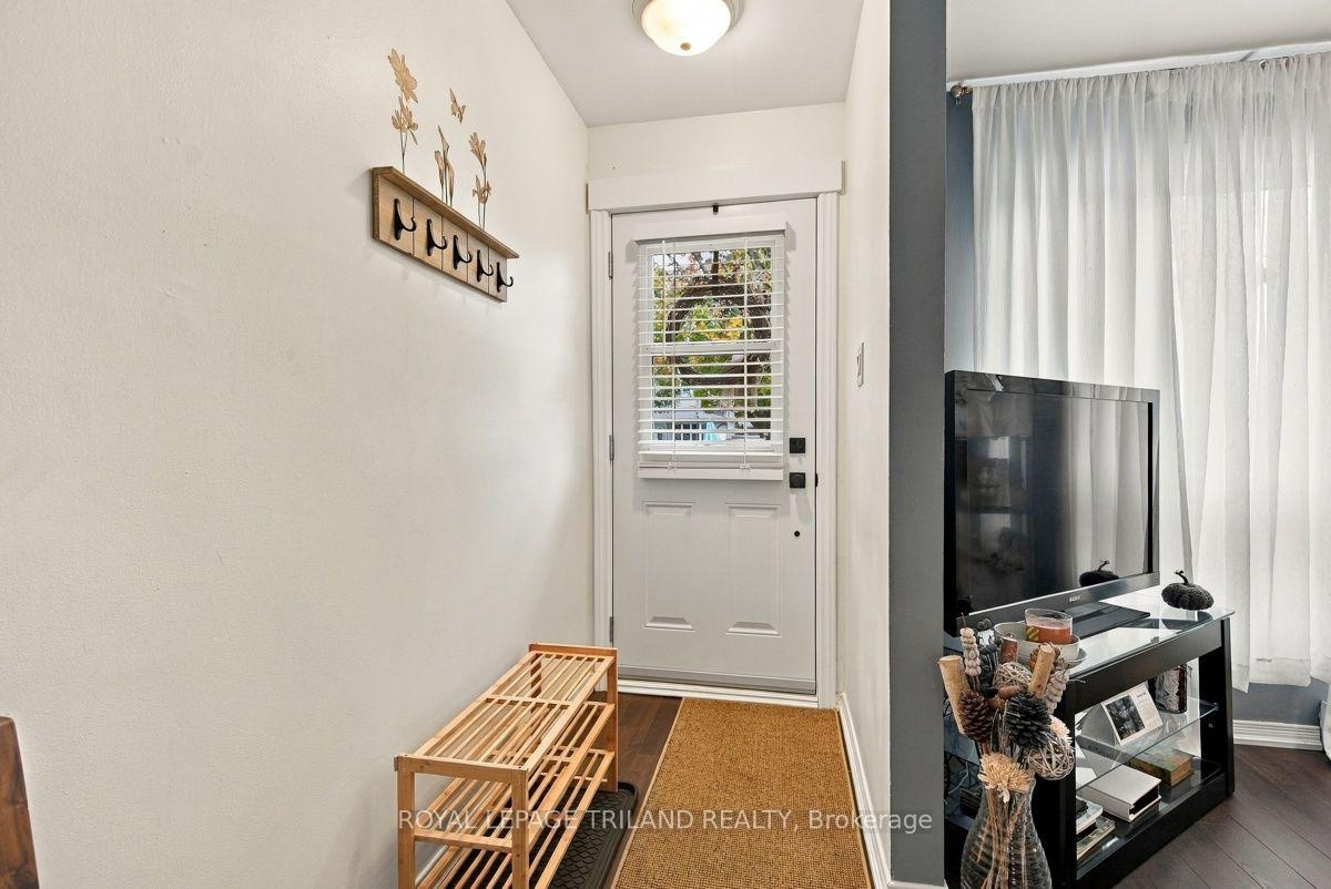 Photo 3 of Unit A, 111 Wellesley Cres, London, East I — HOMEH