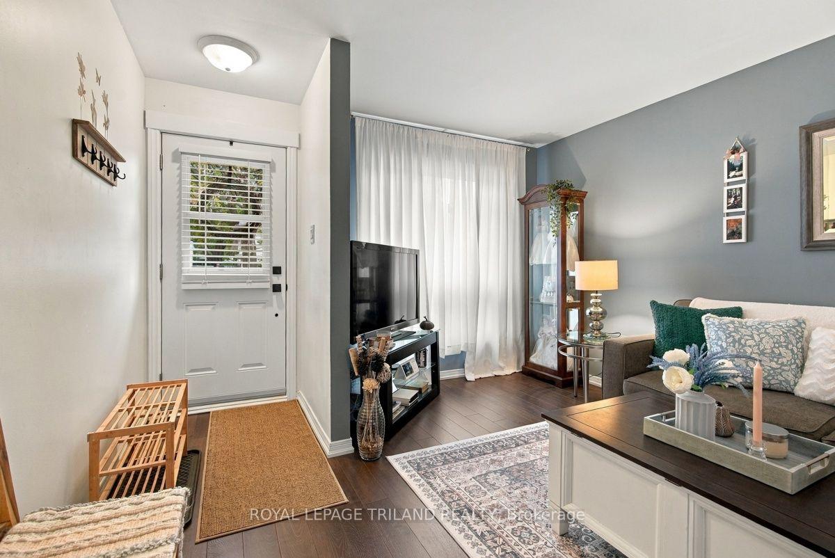 Photo 4 of Unit A, 111 Wellesley Cres, London, East I — HOMEH