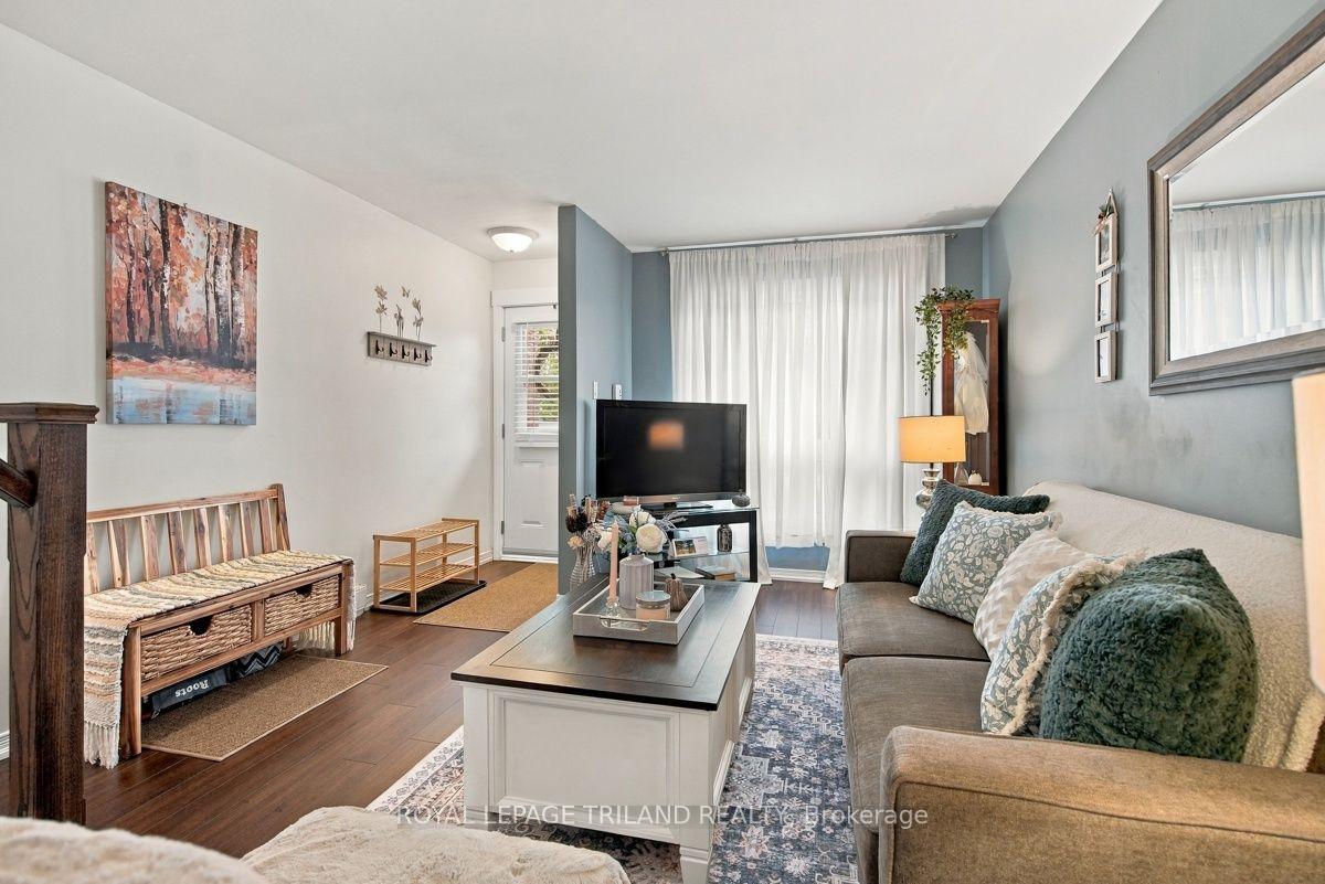 Photo 6 of Unit A, 111 Wellesley Cres, London, East I — HOMEH