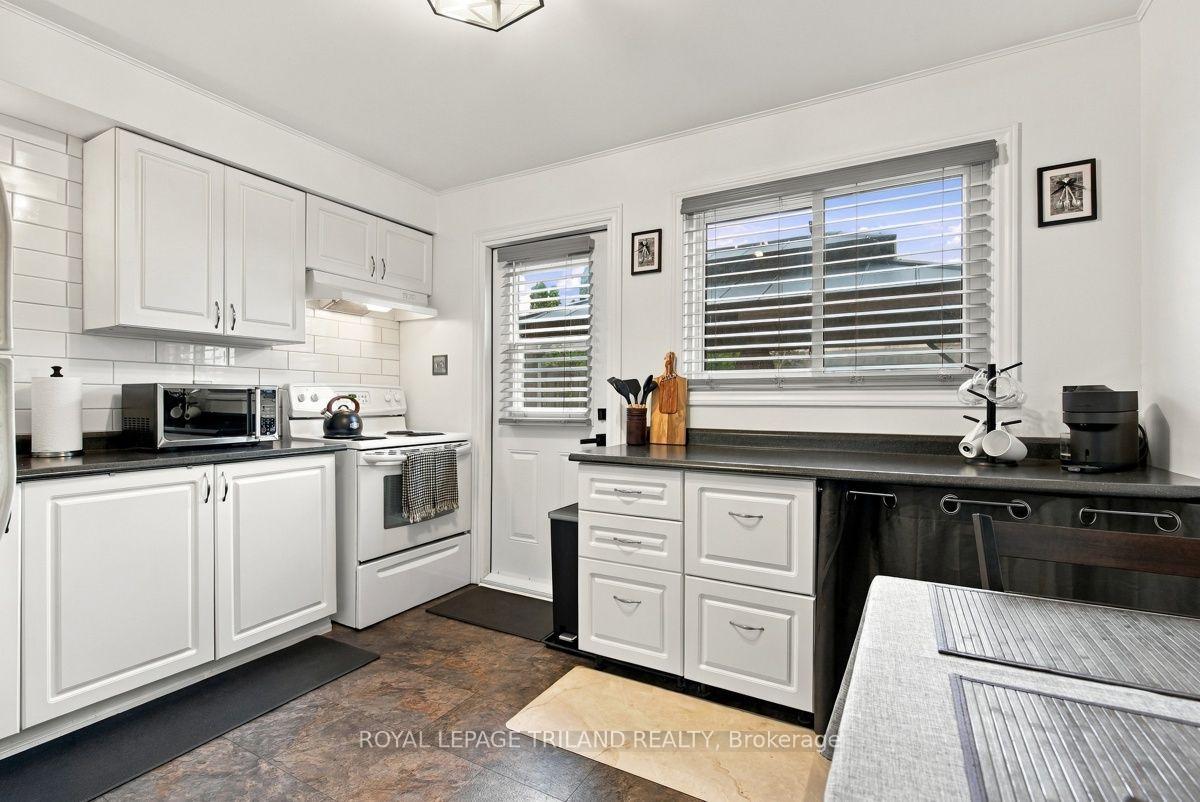 Photo 9 of Unit A, 111 Wellesley Cres, London, East I — HOMEH