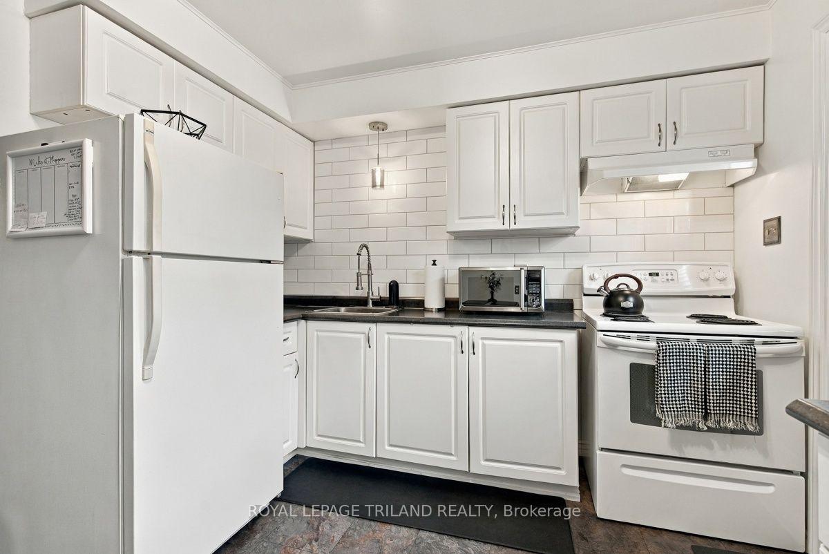 Photo 10 of Unit A, 111 Wellesley Cres, London, East I — HOMEH