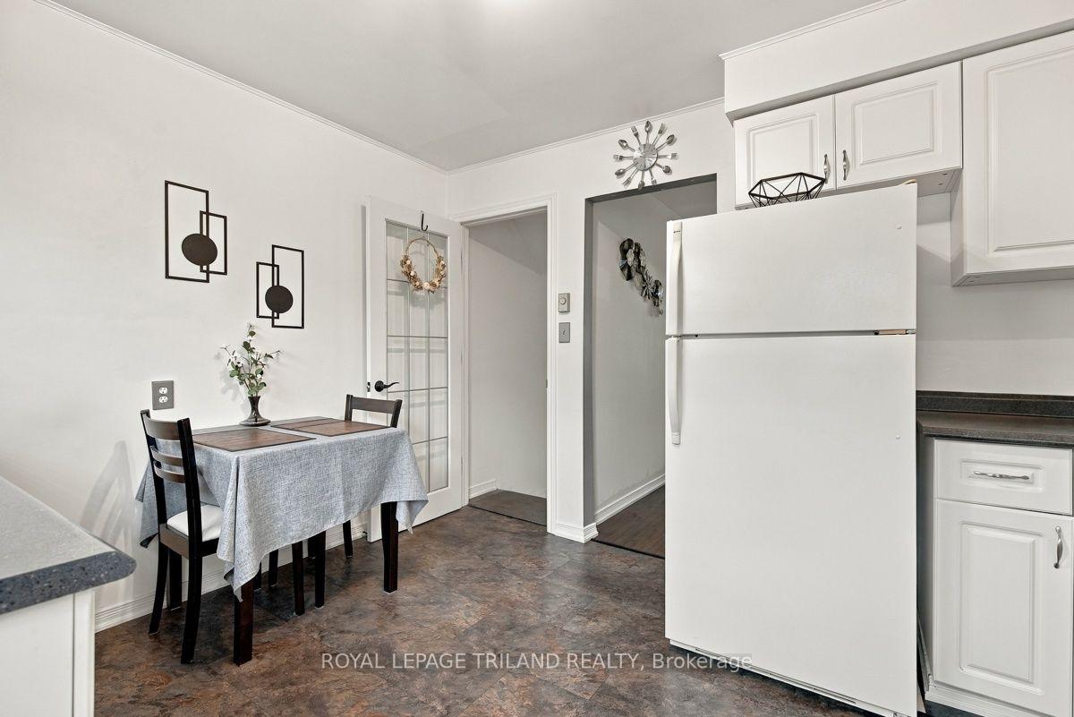 Photo 11 of Unit A, 111 Wellesley Cres, London, East I — HOMEH