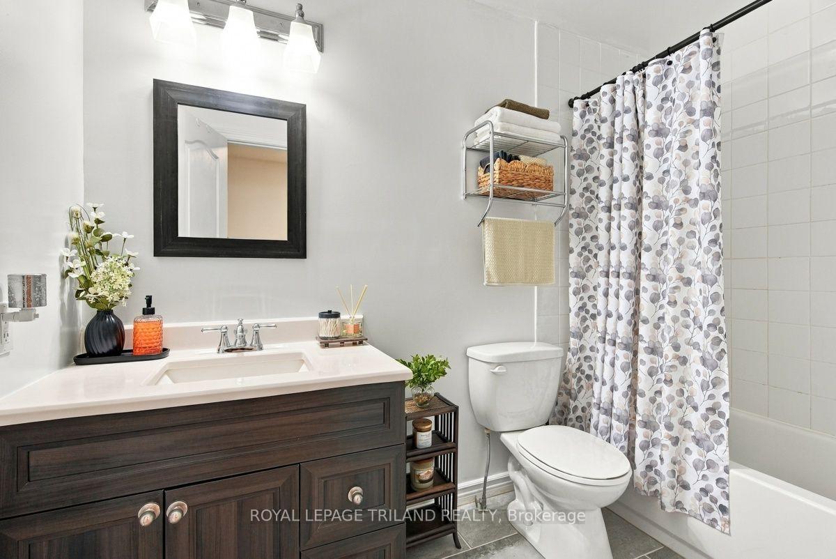 Photo 18 of Unit A, 111 Wellesley Cres, London, East I — HOMEH