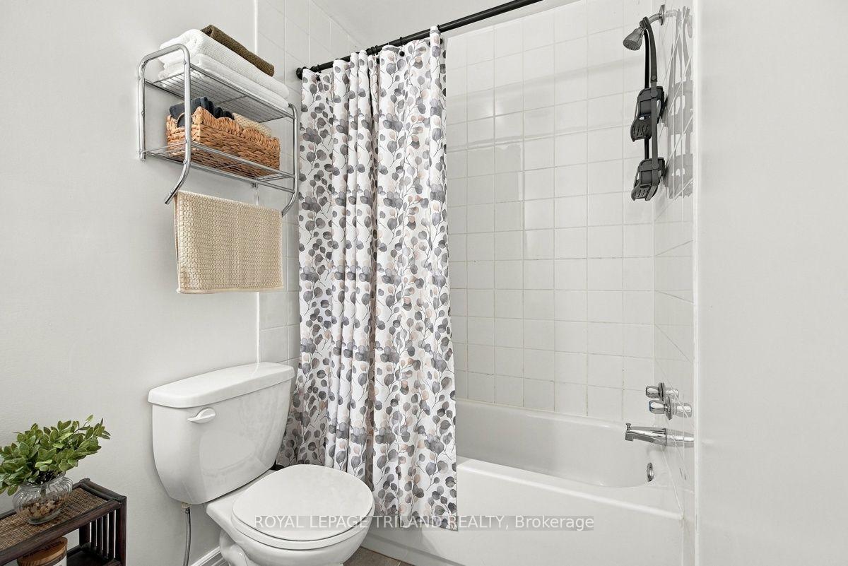 Photo 19 of Unit A, 111 Wellesley Cres, London, East I — HOMEH