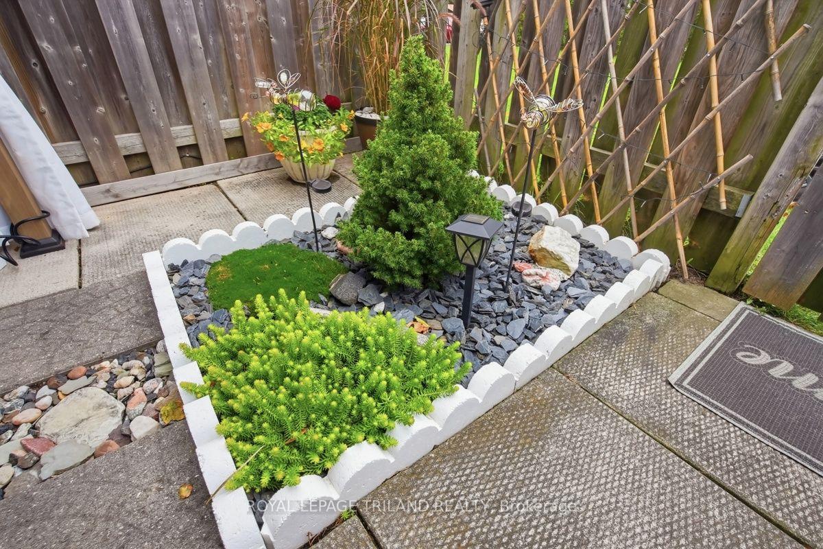 Photo 27 of Unit A, 111 Wellesley Cres, London, East I — HOMEH