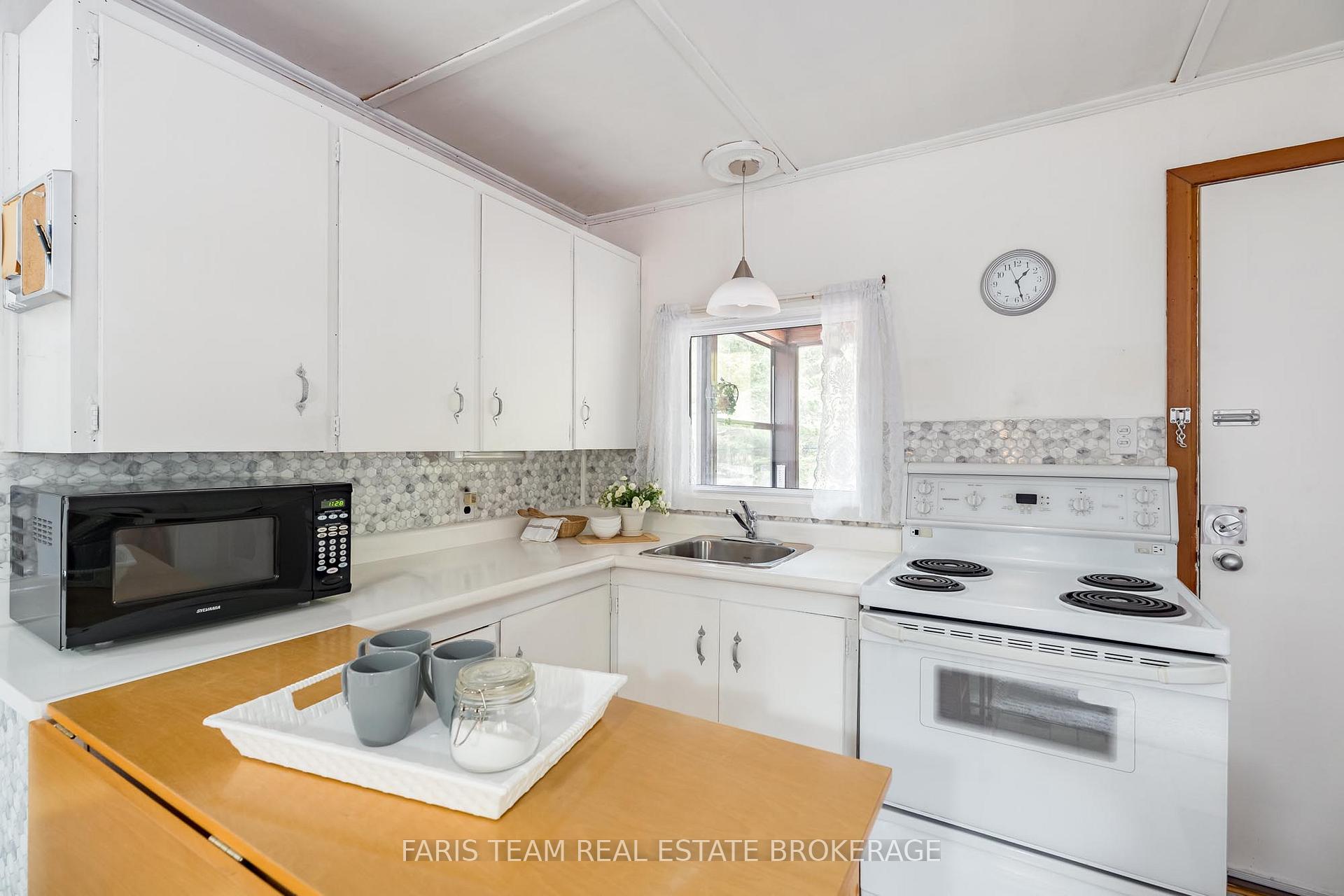 Photo 5 of 14 Chez Nous Avenue, Tiny, Rural Tiny — HOMEH