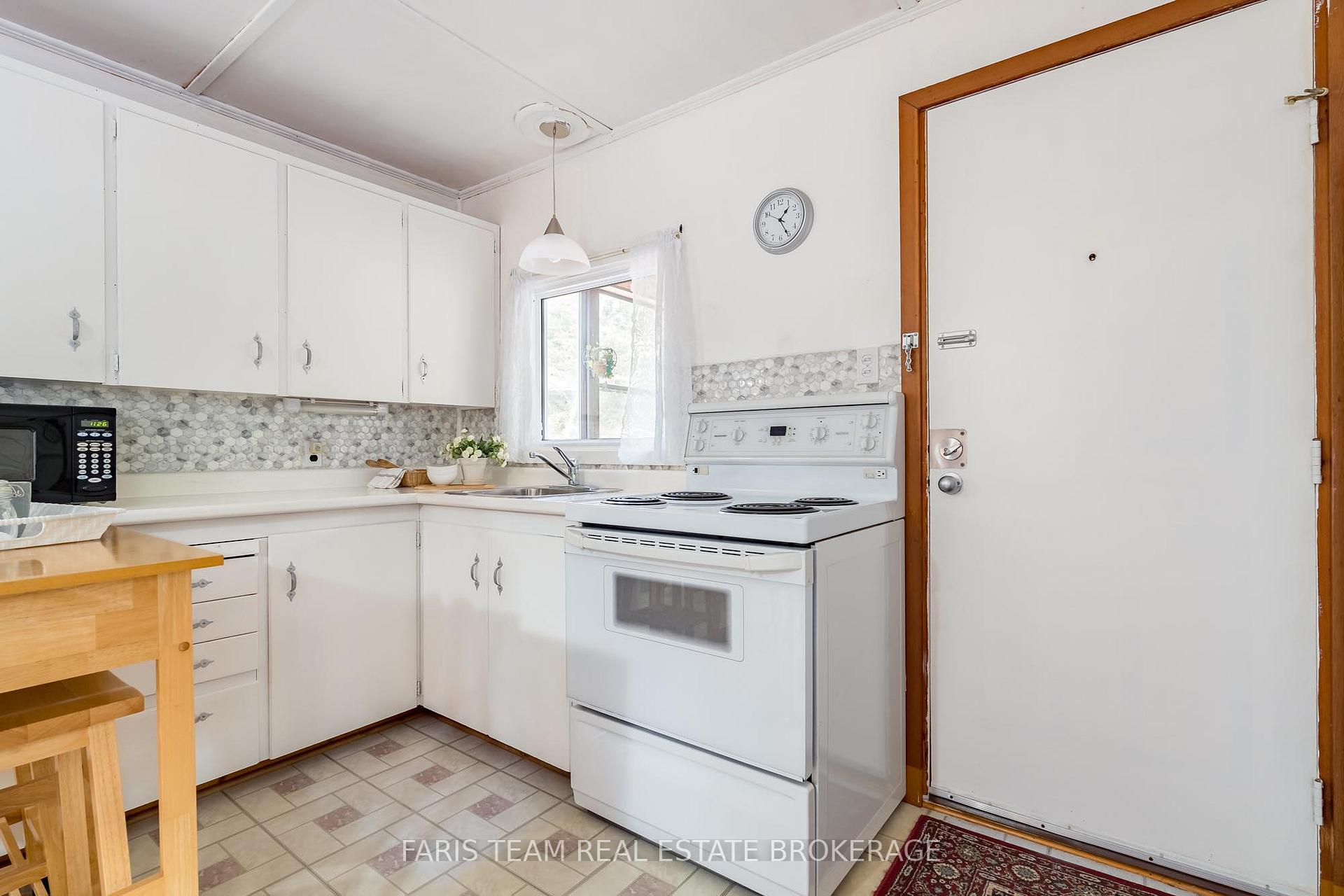 Photo 7 of 14 Chez Nous Avenue, Tiny, Rural Tiny — HOMEH