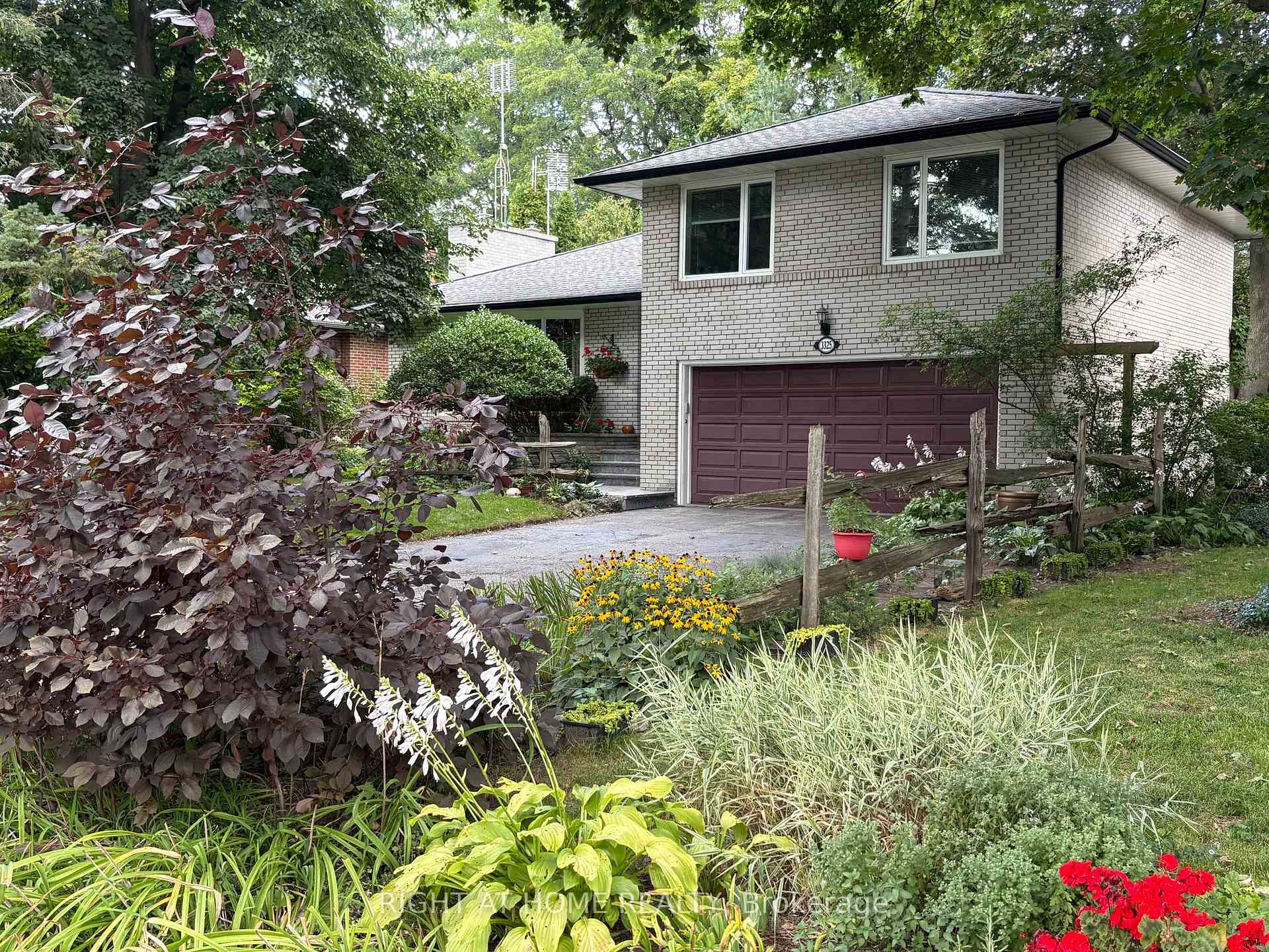 Photo 1 of 3325 Enniskillen Circle, Mississauga, Erindale — HOMEH
