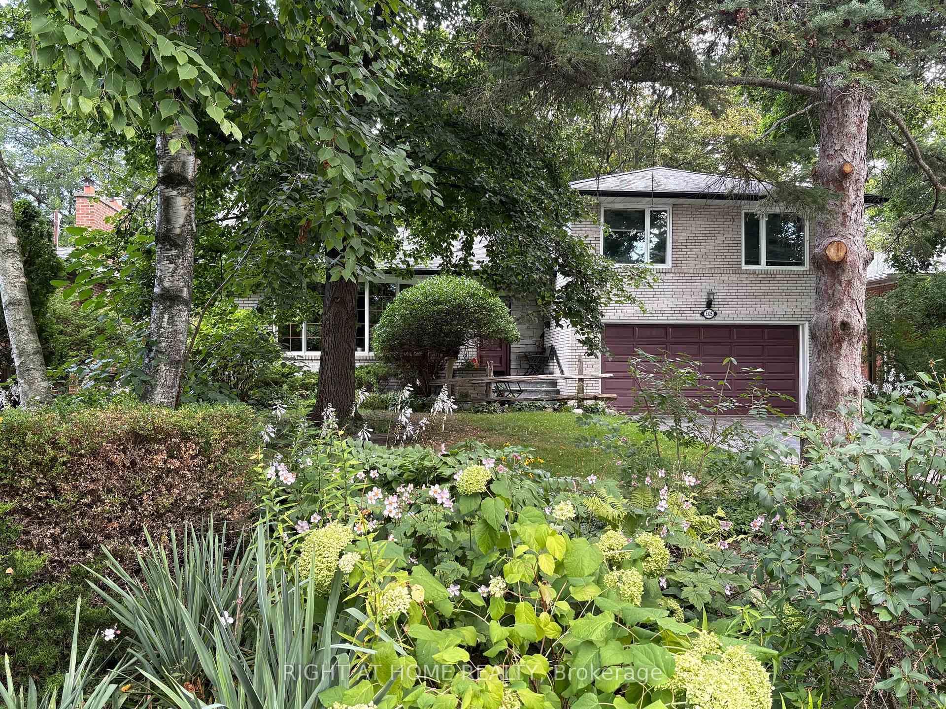 Photo 2 of 3325 Enniskillen Circle, Mississauga, Erindale — HOMEH
