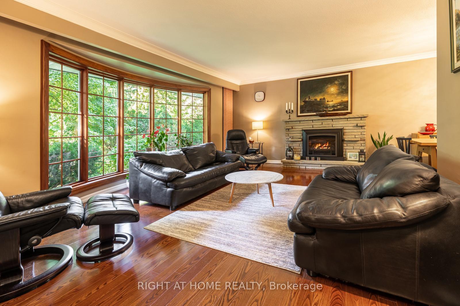 Photo 9 of 3325 Enniskillen Circle, Mississauga, Erindale — HOMEH