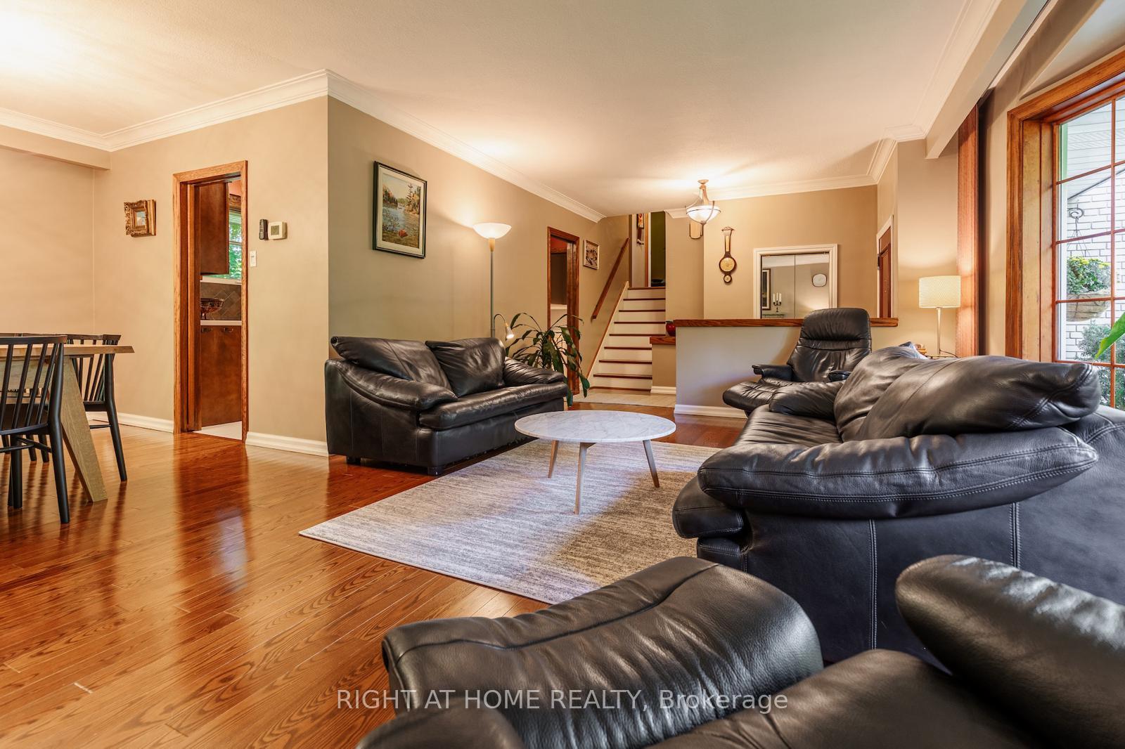 Photo 10 of 3325 Enniskillen Circle, Mississauga, Erindale — HOMEH