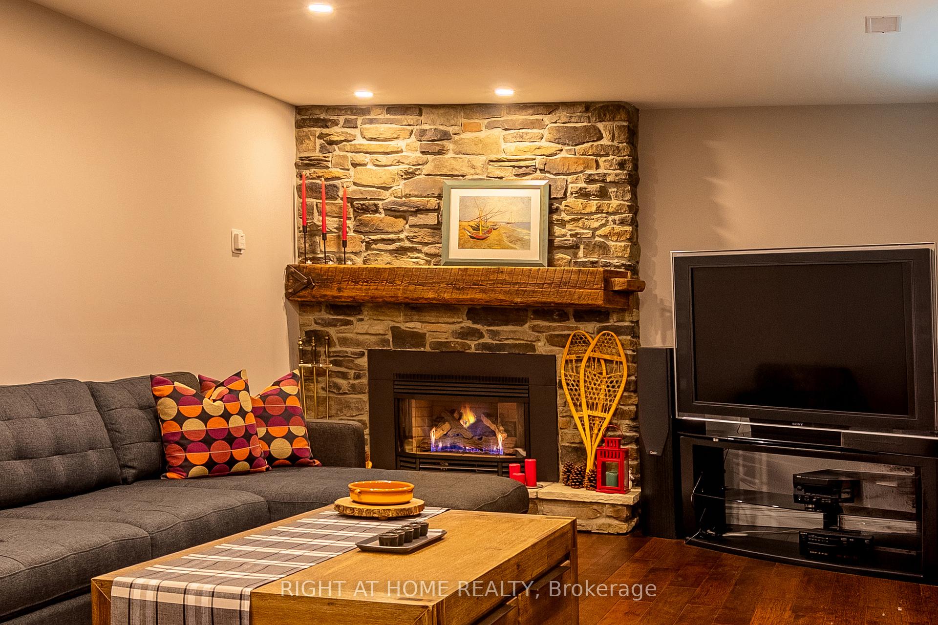 Photo 15 of 3325 Enniskillen Circle, Mississauga, Erindale — HOMEH