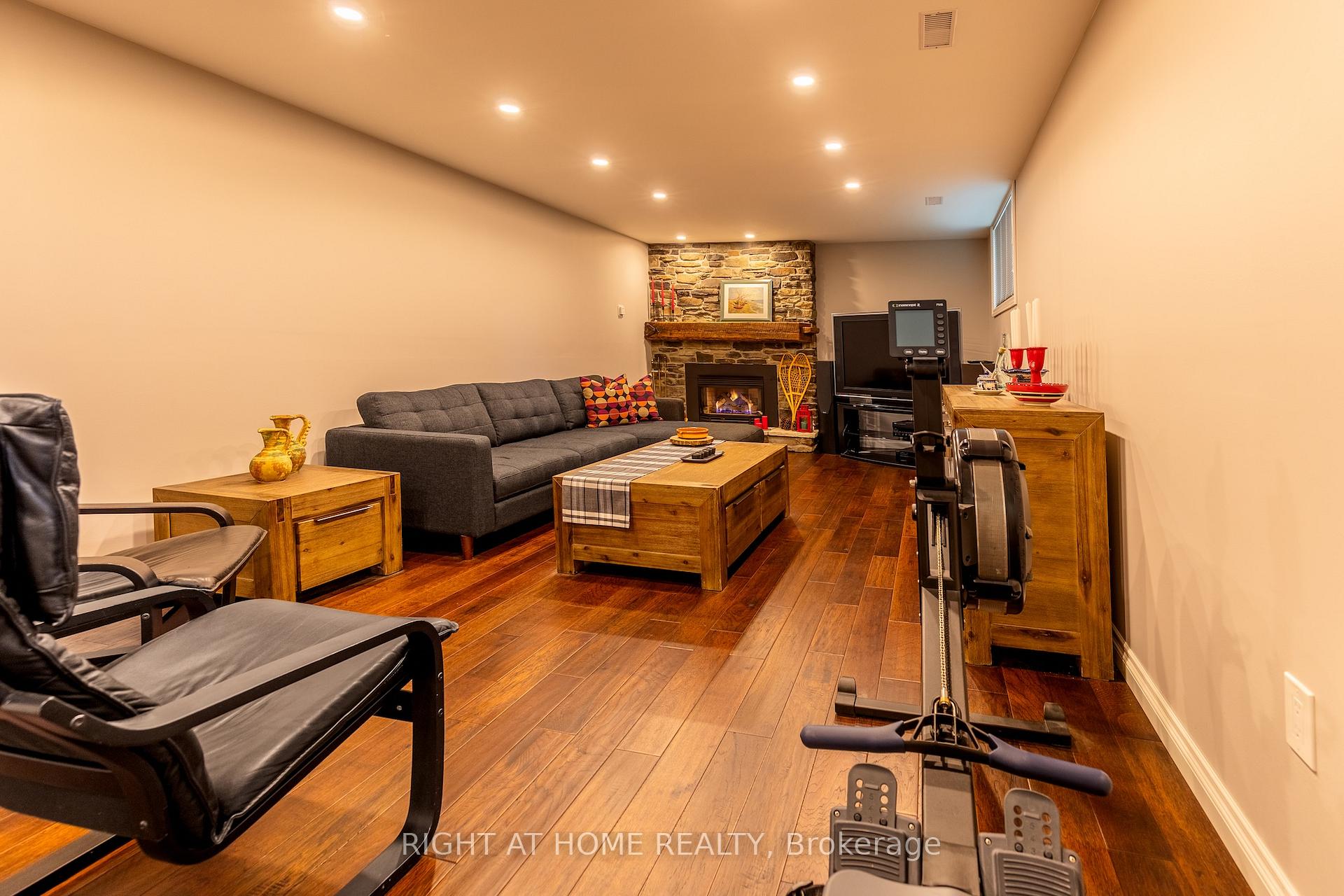 Photo 16 of 3325 Enniskillen Circle, Mississauga, Erindale — HOMEH