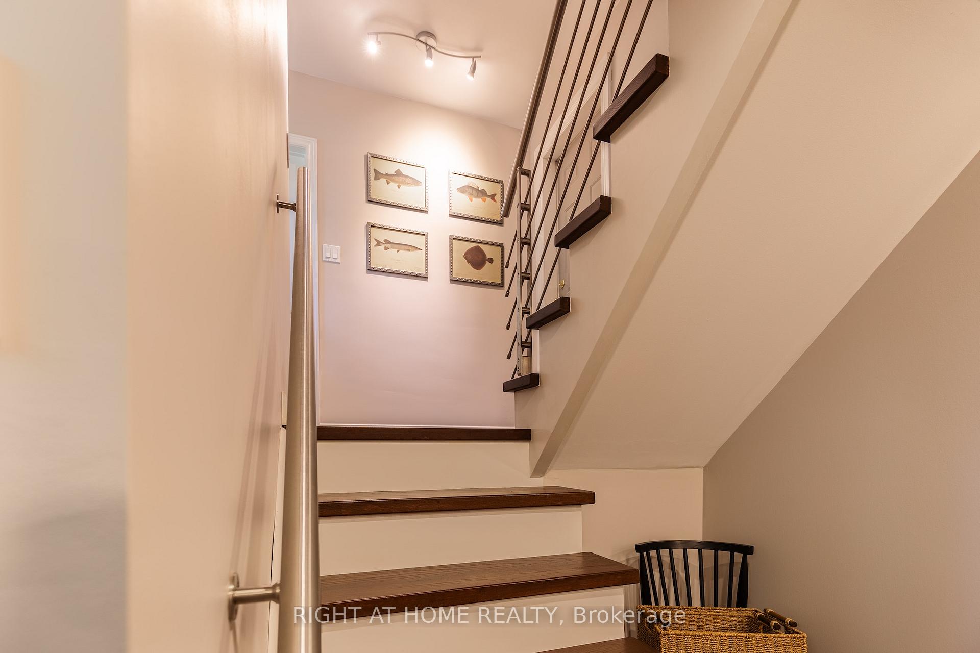 Photo 17 of 3325 Enniskillen Circle, Mississauga, Erindale — HOMEH