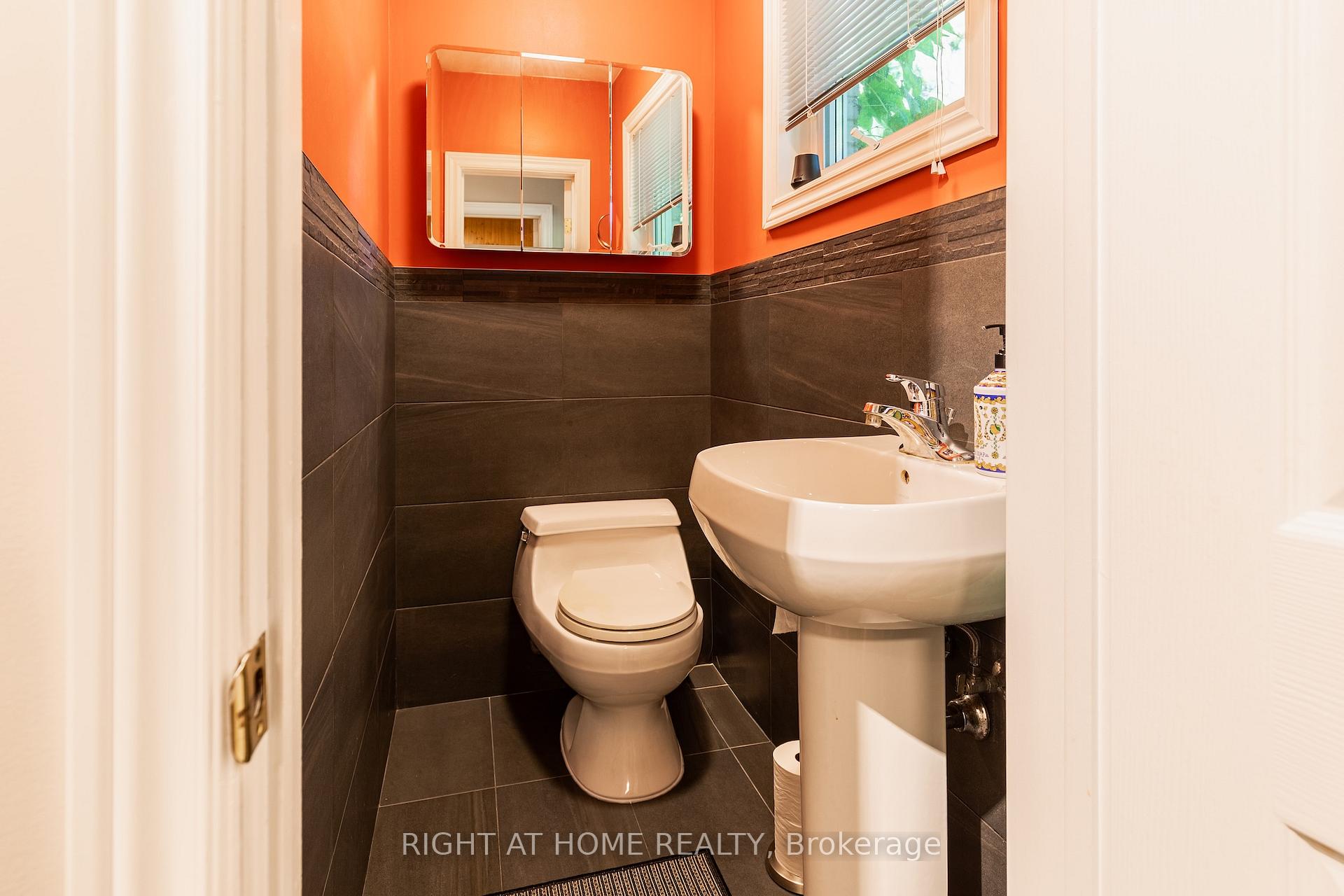 Photo 19 of 3325 Enniskillen Circle, Mississauga, Erindale — HOMEH