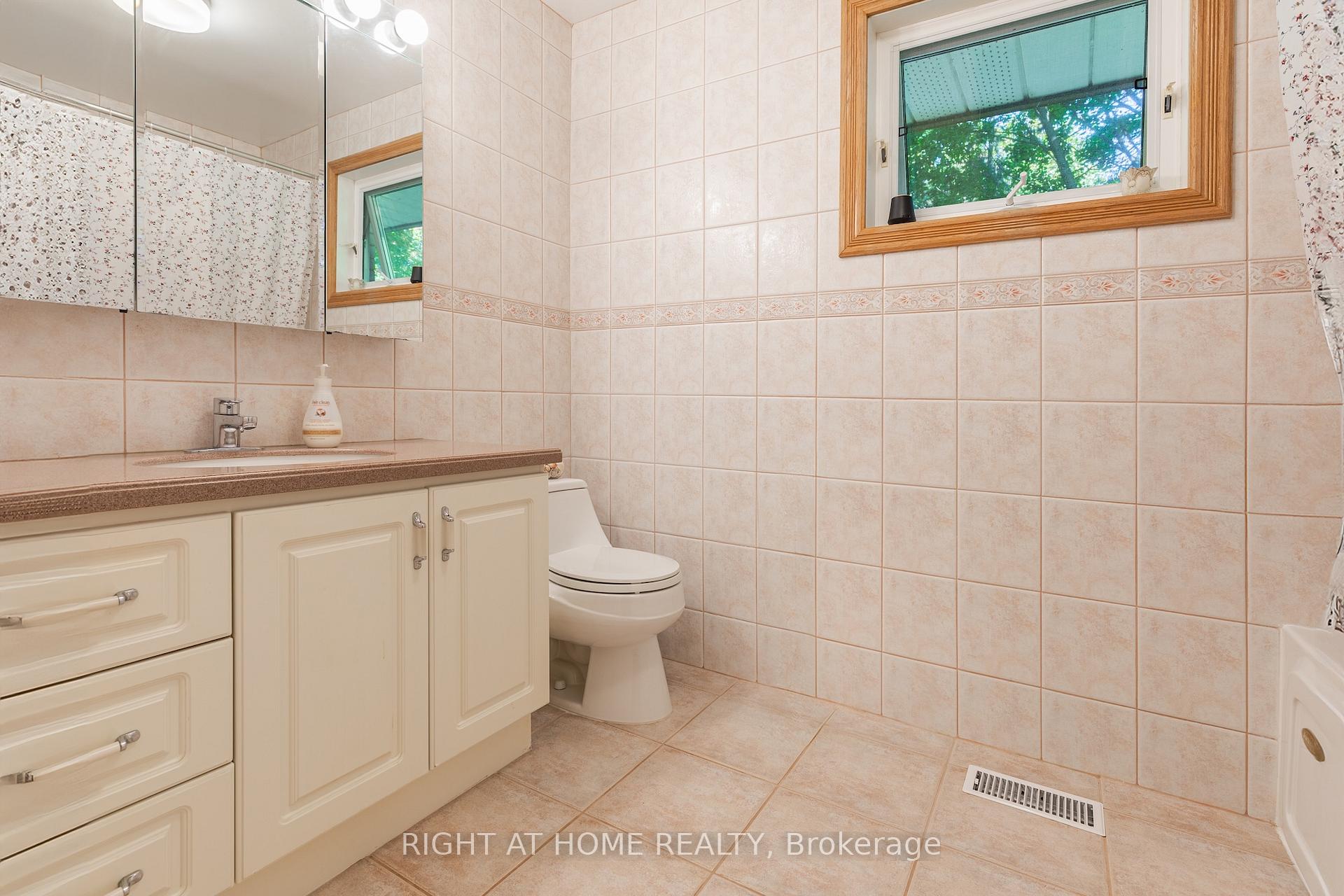 Photo 22 of 3325 Enniskillen Circle, Mississauga, Erindale — HOMEH