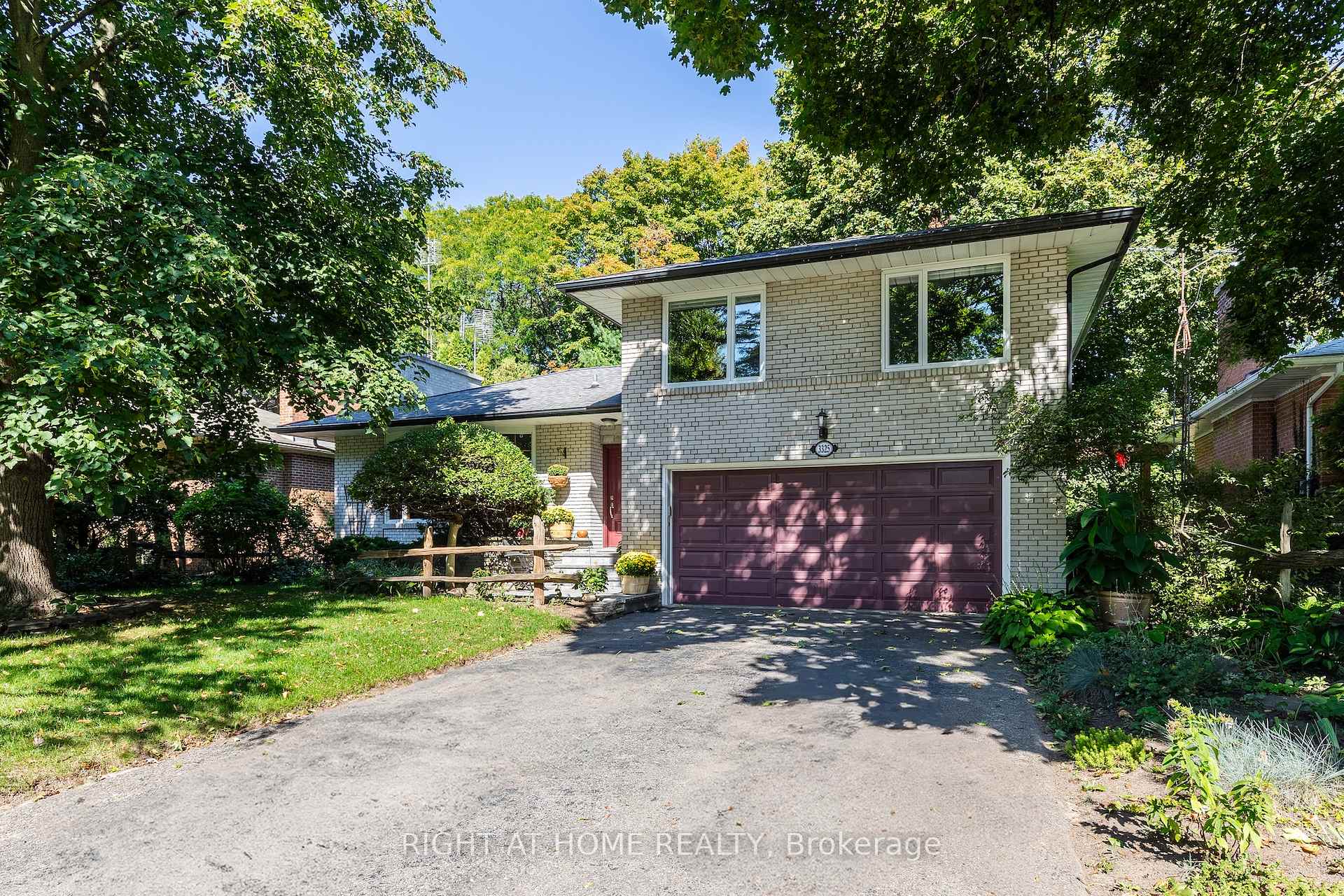 Photo 28 of 3325 Enniskillen Circle, Mississauga, Erindale — HOMEH
